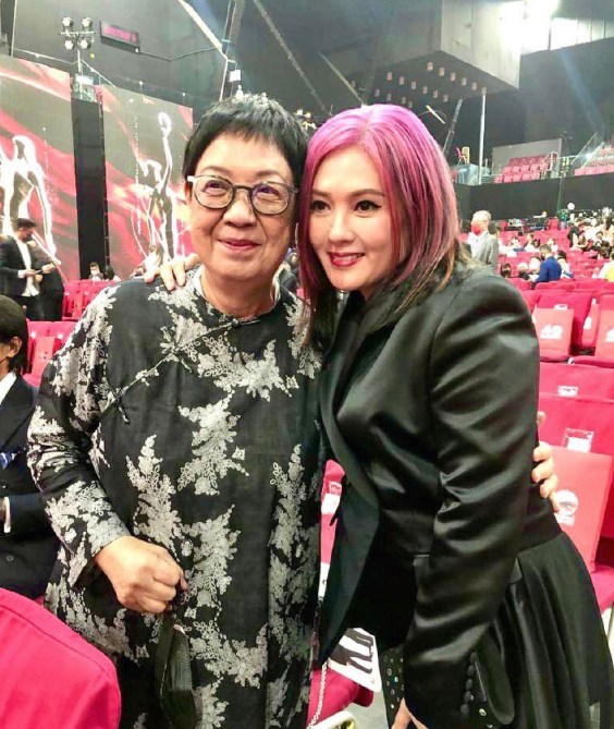 港味 - 在金像四十重逢的許鞍華 和李麗珍，20多年前兩人合作的《#千言萬語》令李麗珍拿下金馬影后。 #許鞍華 #李麗珍 | Facebook