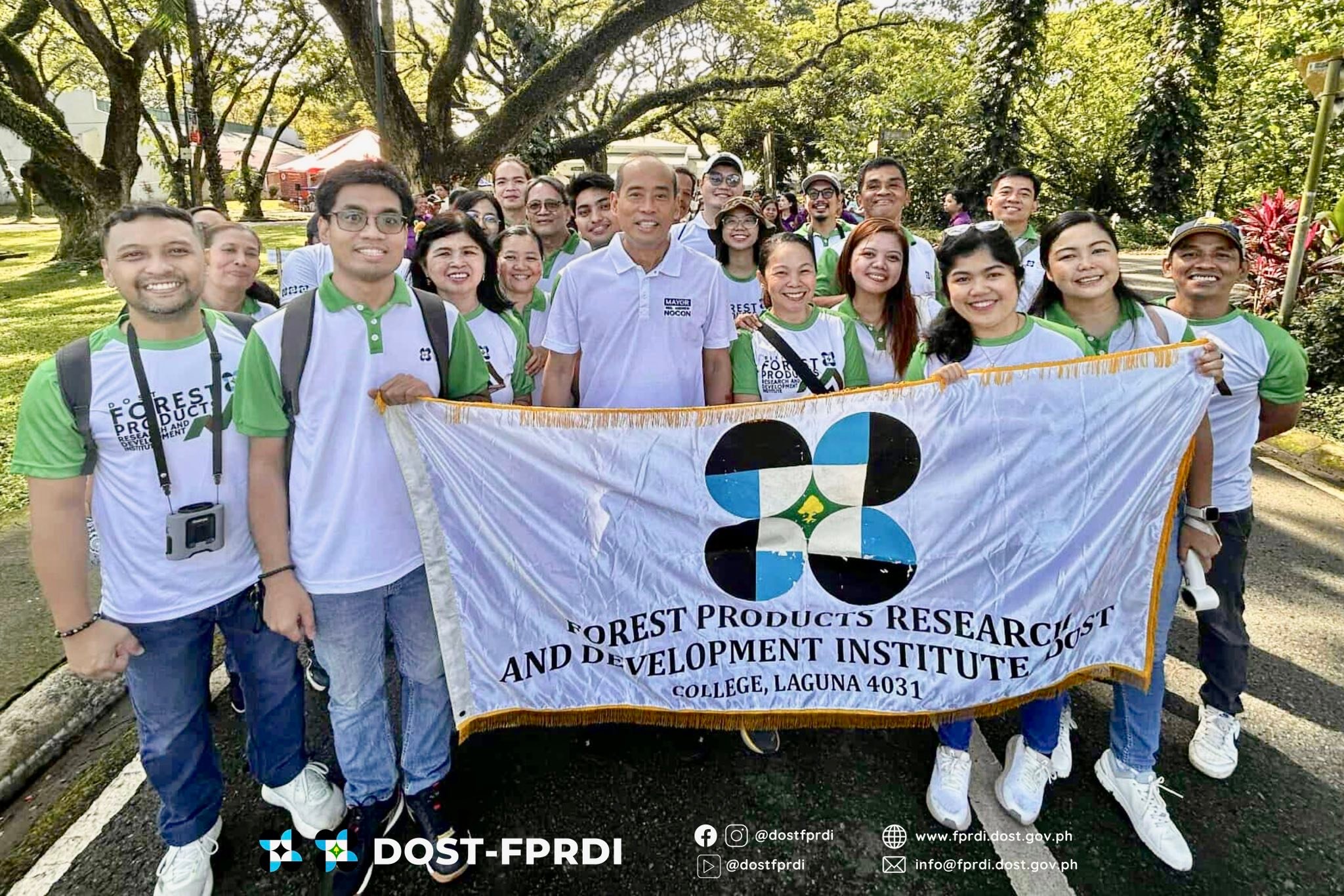 DOST-FPRDI - The DOST-FPRDI family posed with Los Baños Mayor Neil ...