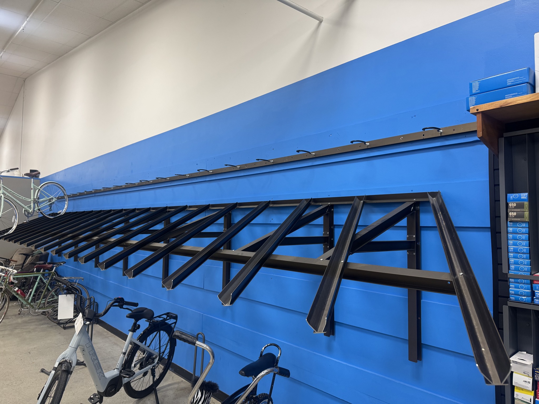 30 Bike Commercial Wall Mount Channel Rack Bike Showroom Display System ...