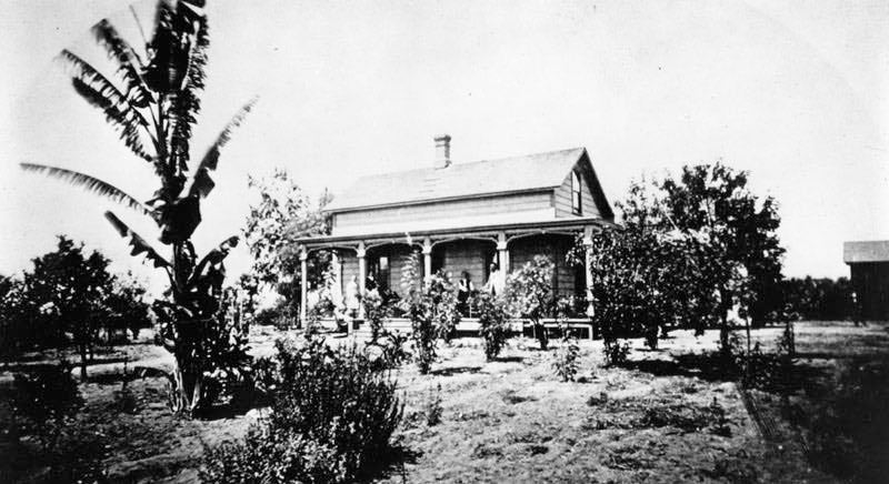 Los - Col. Banbury's ranch in Pasadena, 1876. This is the second house ...