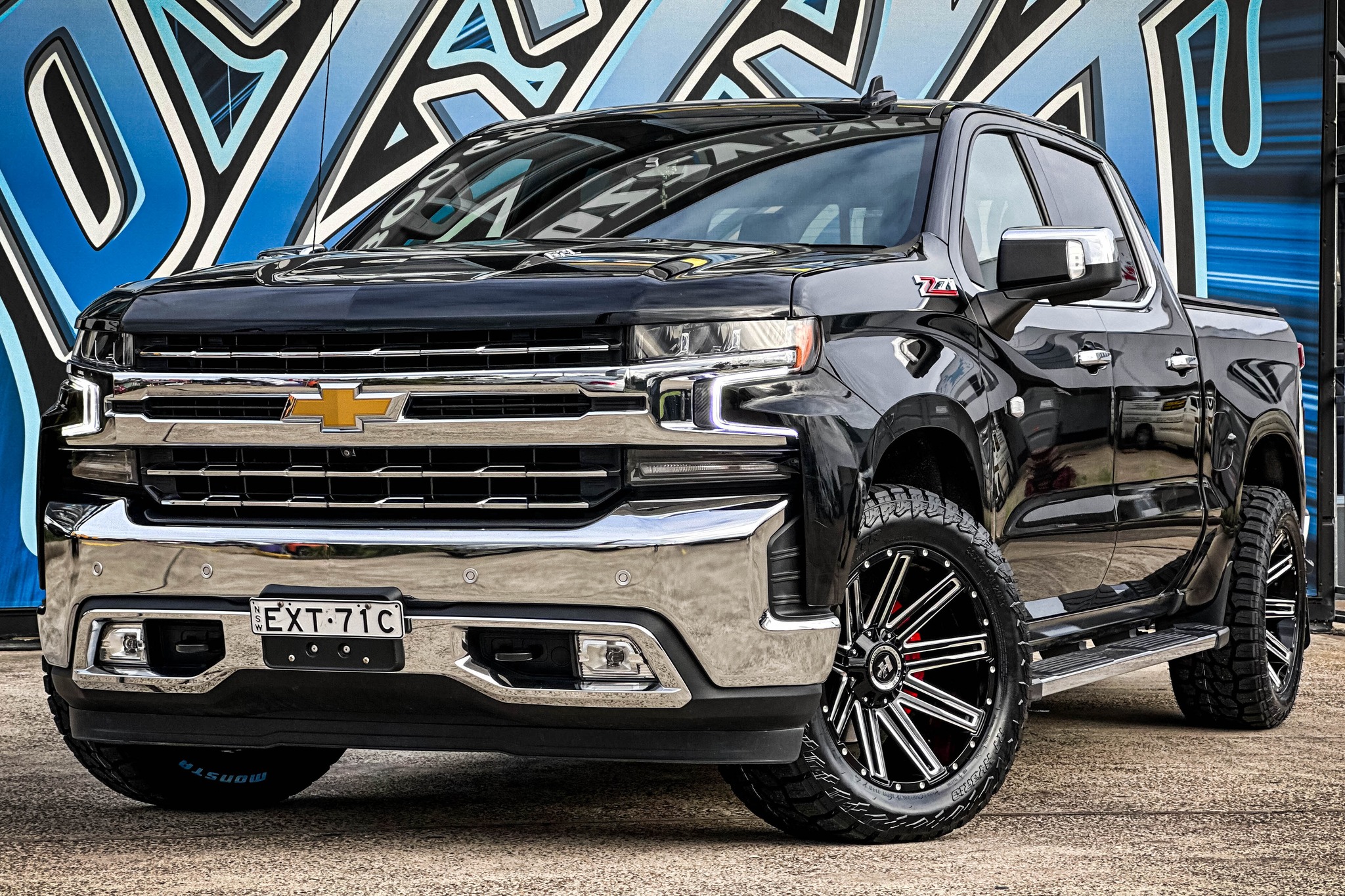 22 fit GMC Sierra Chevrolet Silverado 1500 Hyper Black with Chrome