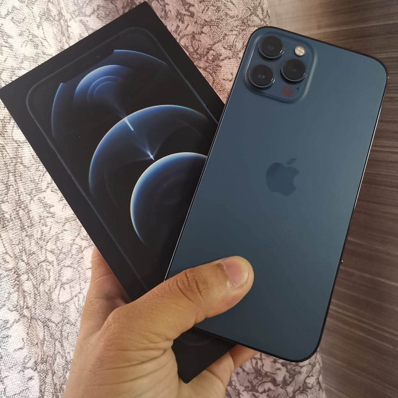 APPLE IPHONE 12 pro max 256gb WITH BATTERY HEALTH -81% PACIFIC 