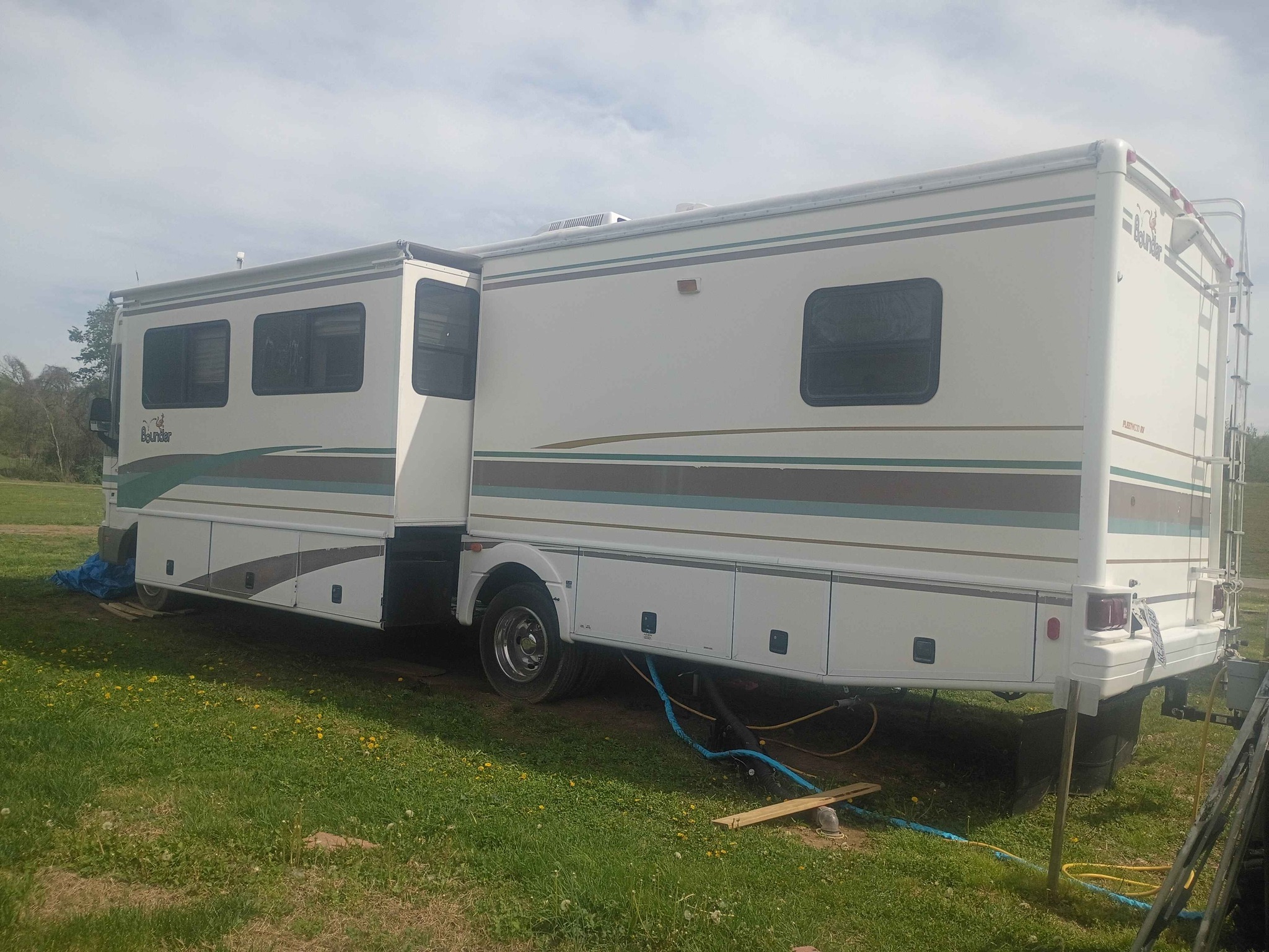 2001 Fleetwood Bounder RV - RVs & Campers - North Wilkesboro, North ...