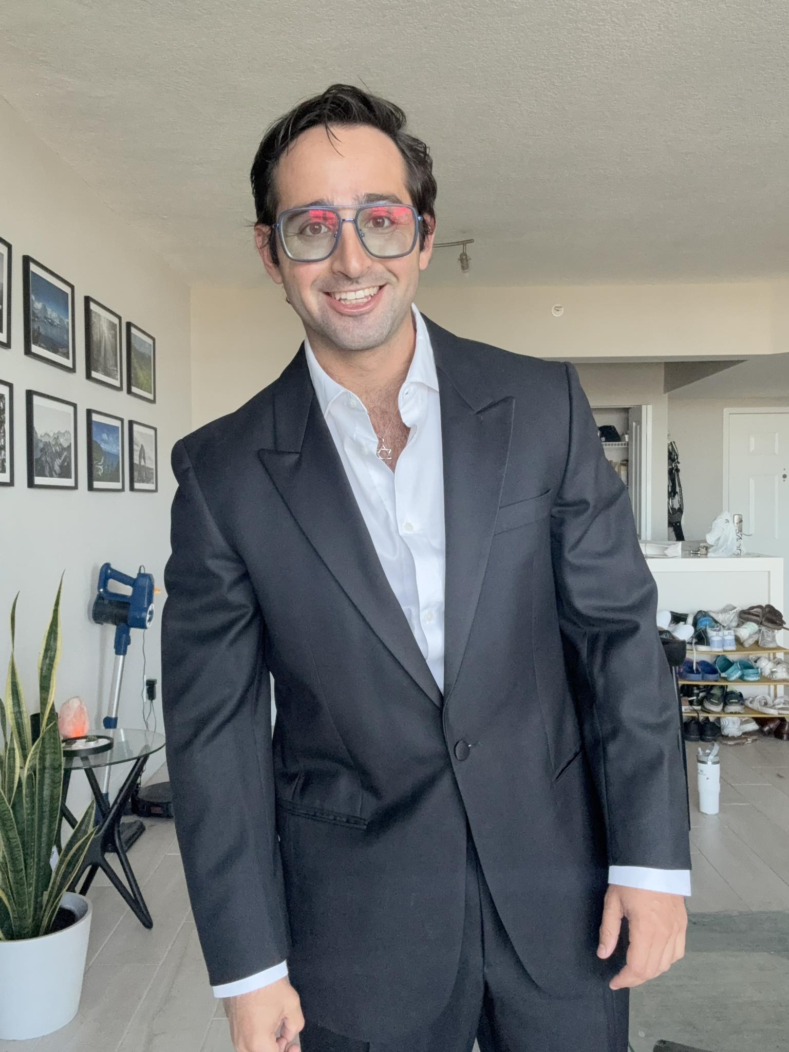 Sander - Suit Sander is back 👀 ️ #fblifestyle | Facebook