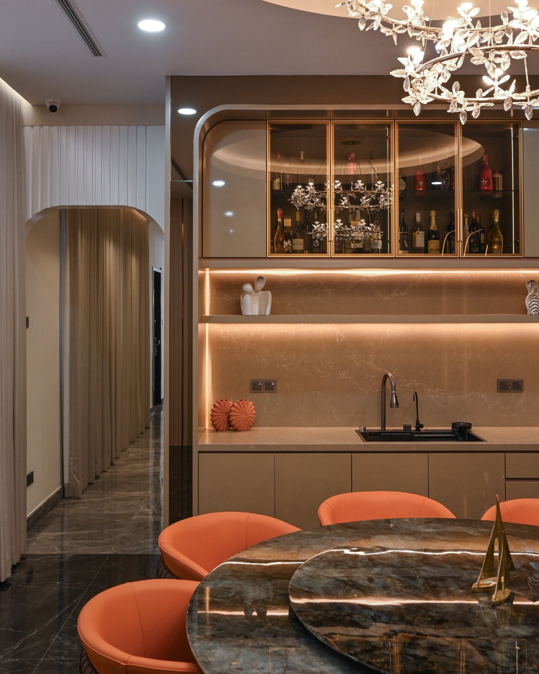 Gusto - What’s in for a luxurious interior this 2025: Curved furniture ...