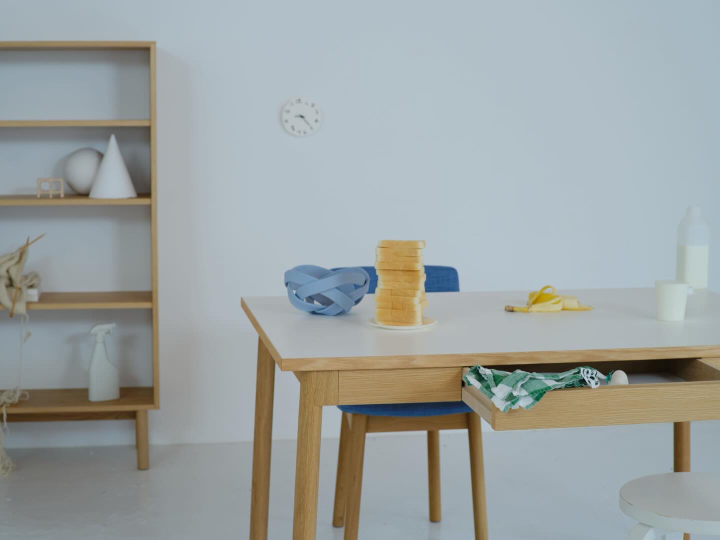 STILT TABLE *1000 / 1200 / 1400 *White / Natural STILT CHAIR *Blue