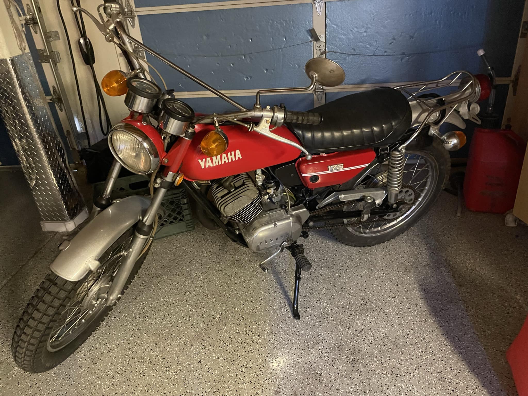 What was the original rear tire brand for a 1972 Yamaha 650?