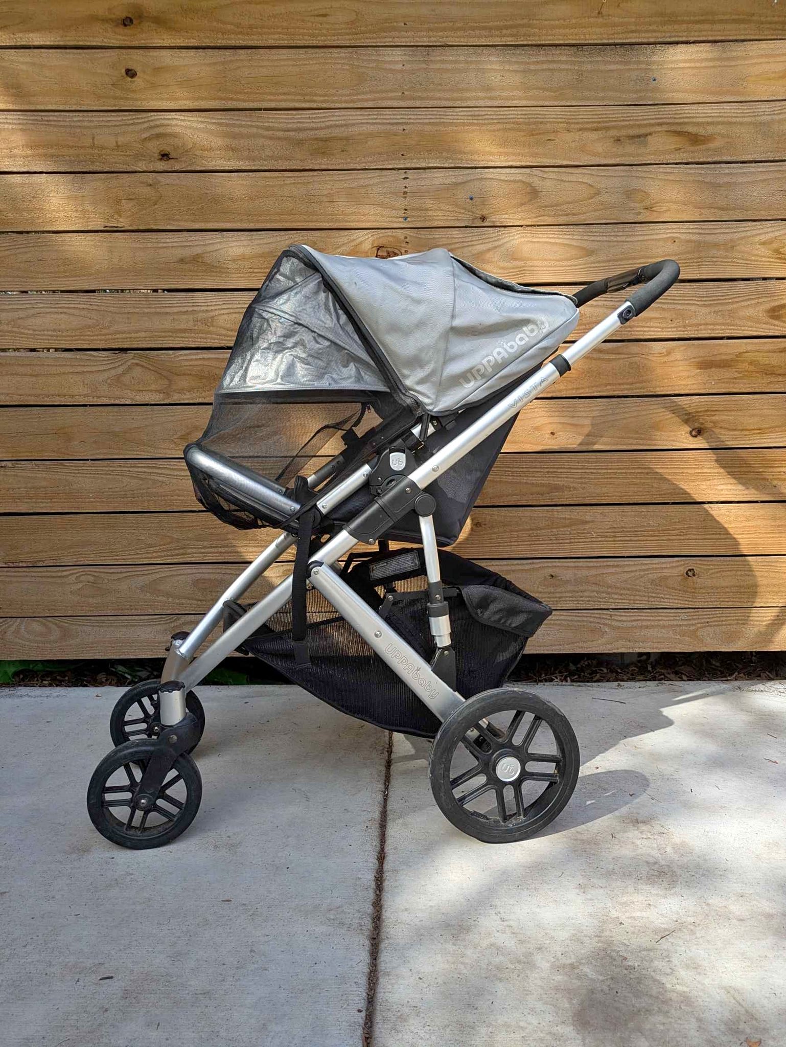 uppababy g lite lightweight stroller Luxe Rental Color__Black Color:Cow Brown What is the best Its compact size and
