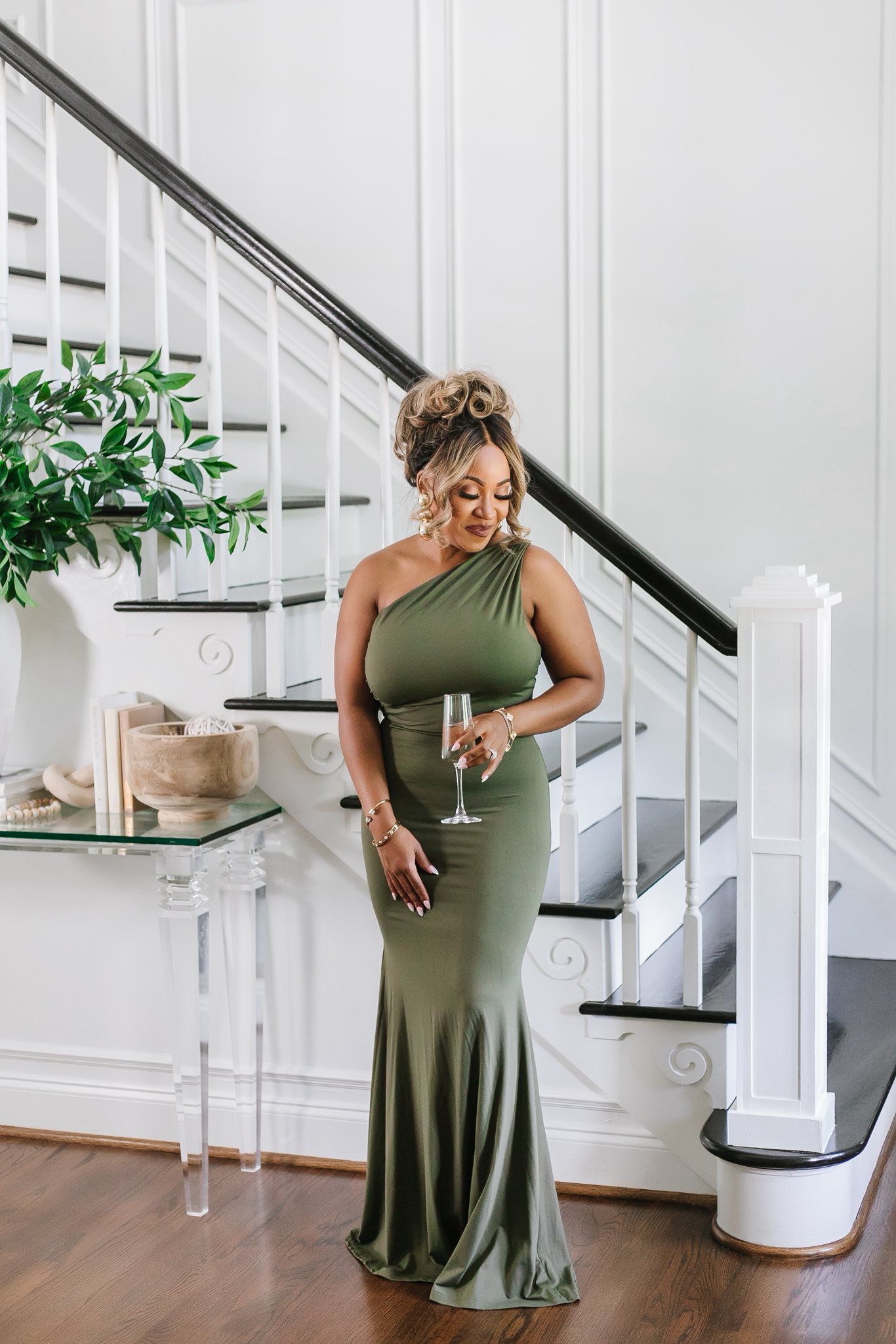formal bump friendly wedding guest dresses all under $50… ummm YES PLEASE! 👏🏼😍 PLEASE HELP ME DECIDE which dress I should wear! 🆘 👉🏼 COMMENT #1, #2, #3, #4 or #5?! DROP “LINKS” 4 month pregnant wedding guest dress