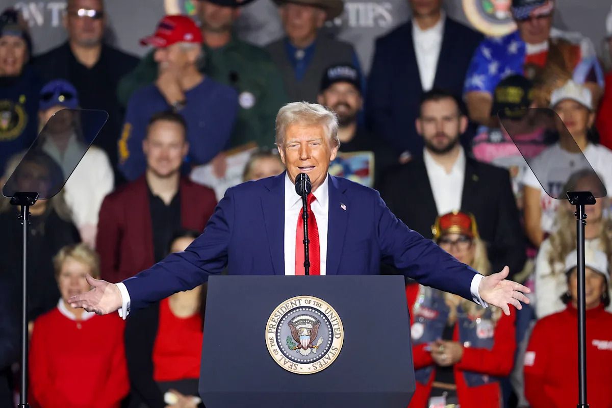 Yahoo News - As President Trump began his second decade at... | Facebook