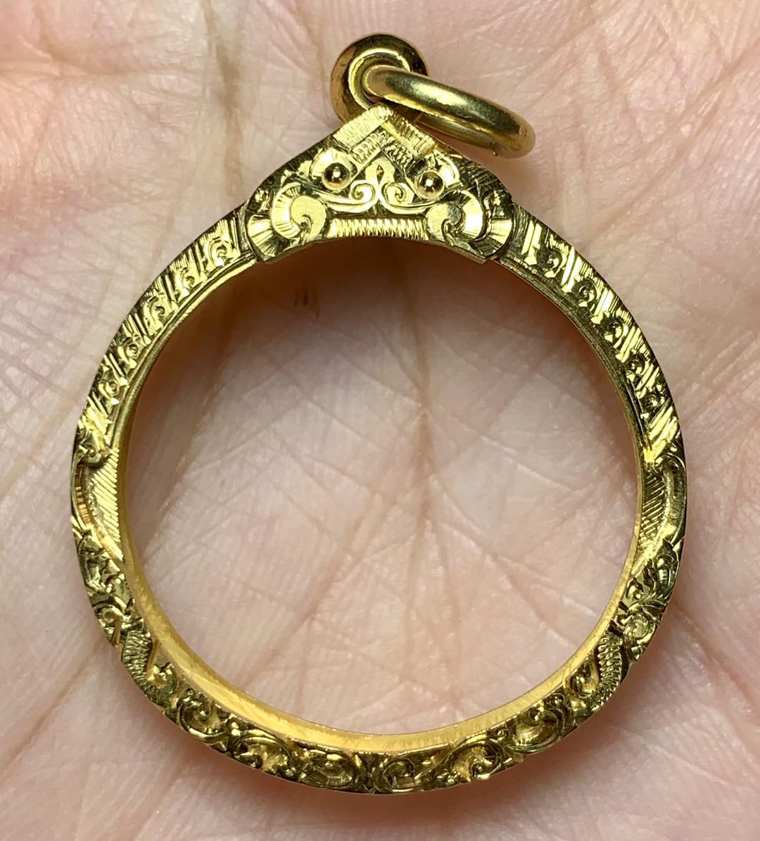 กรอบทองเหรียญกลม... - ร้านตลับทองฐิติ - Gold Casing for Amulet | Facebook