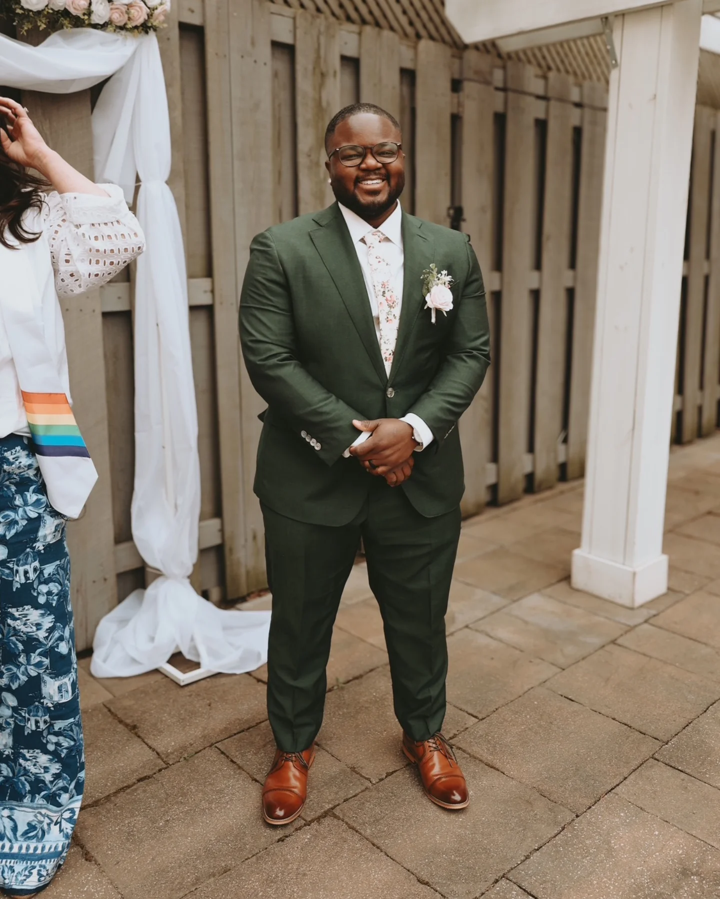 What colors match with a dark green suit for a wedding?