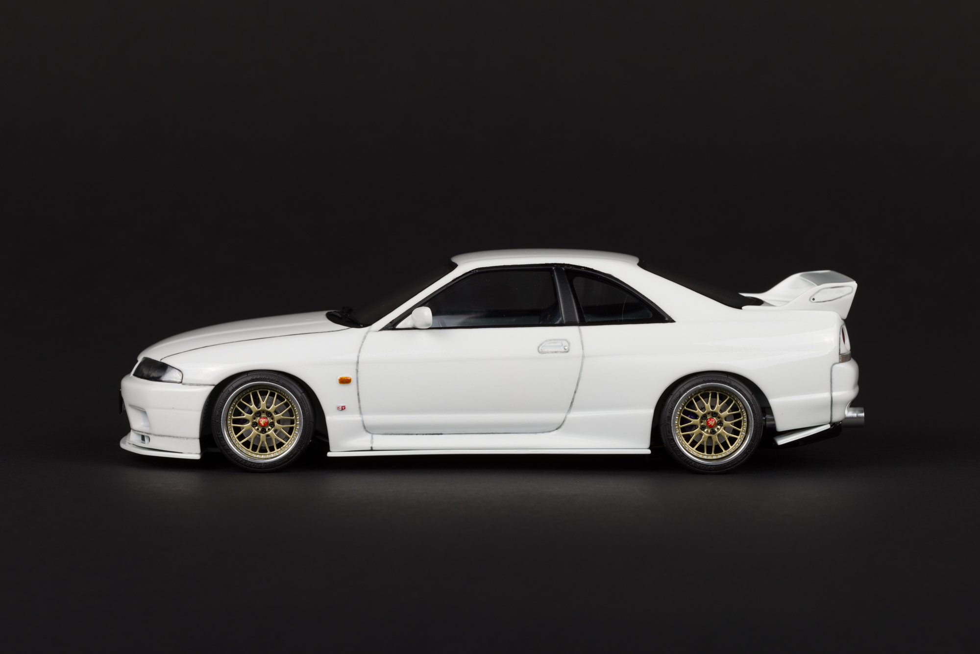 Tamiya 1/24th scale R35 GT-R Xanavi Nismo GT-R model kit build