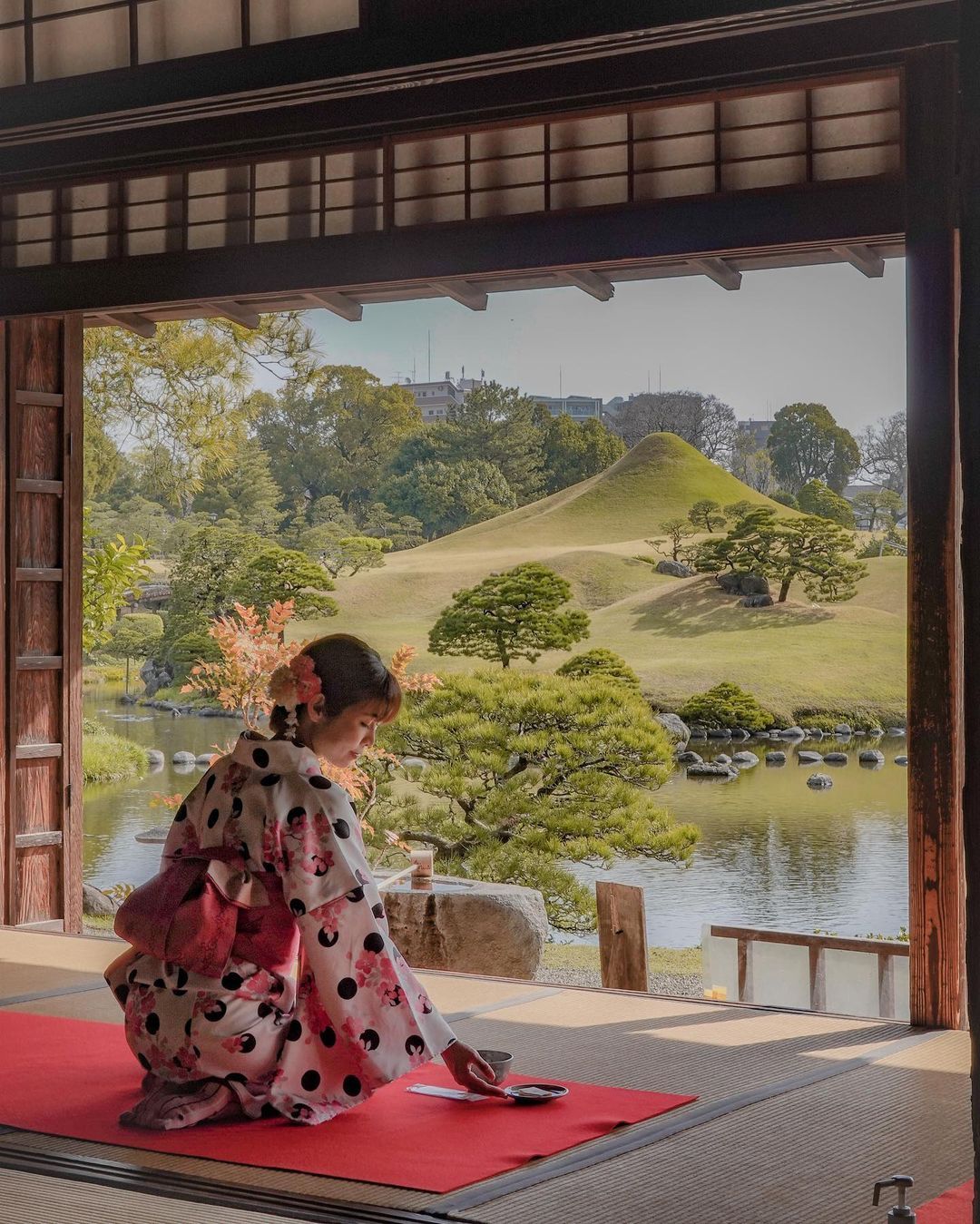 Our National Garden Week tour ends in Kumamoto En. This peaceful