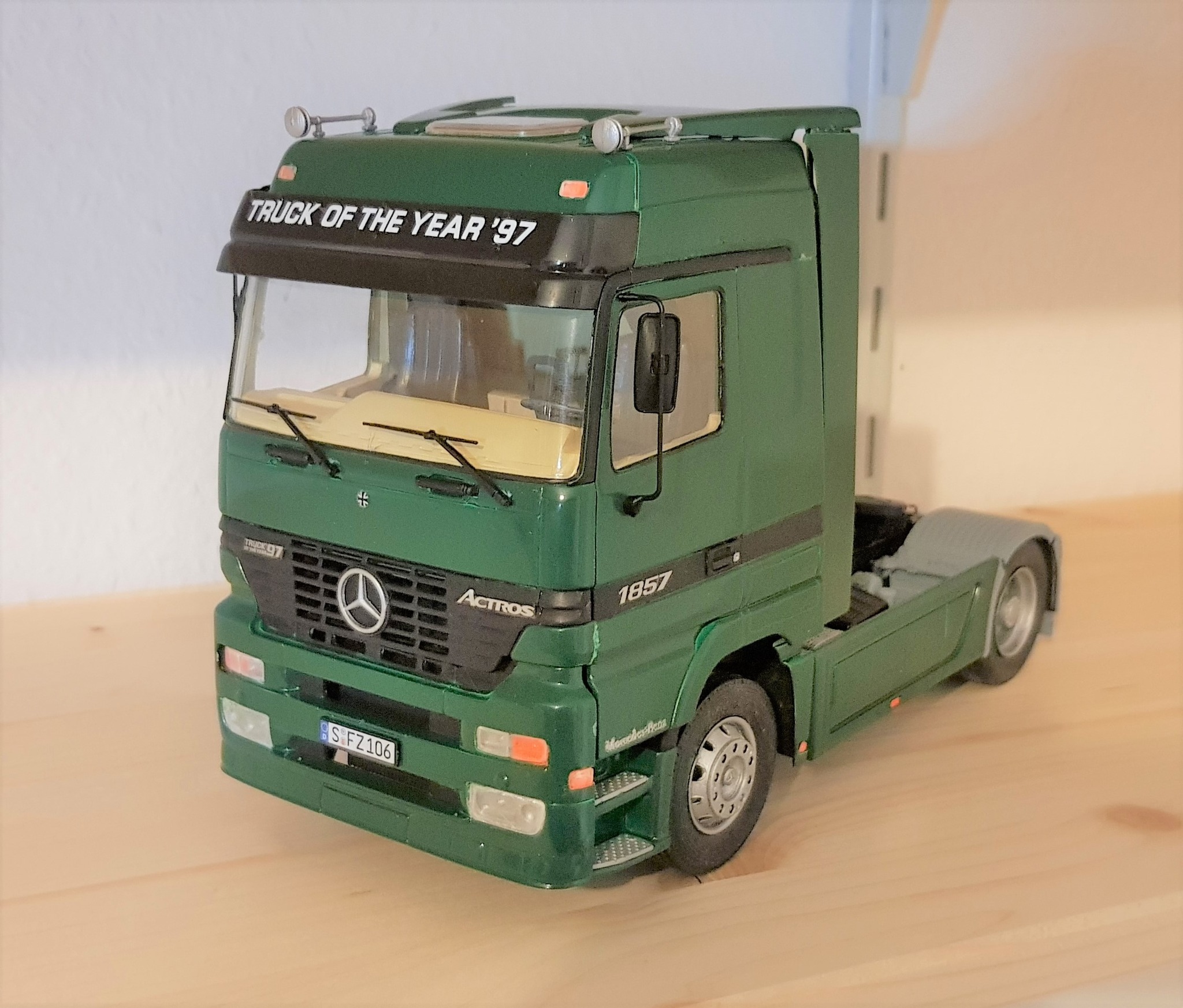 From Marcus Tigges : Italeri 715 Mercedes Actros 1:24 scale Send