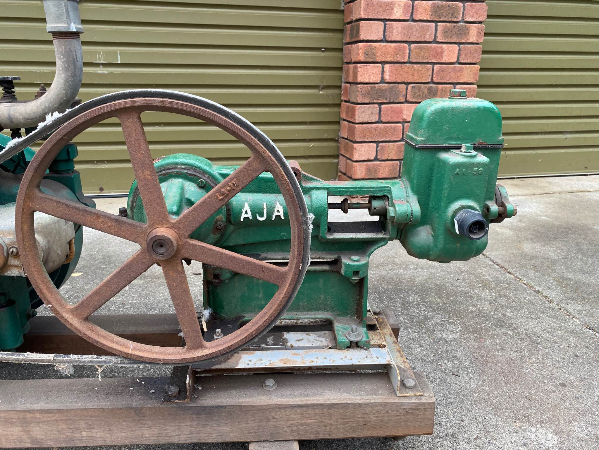 Buzacott Vintage Stationary Engine and Ajax Water pump - Car Engines