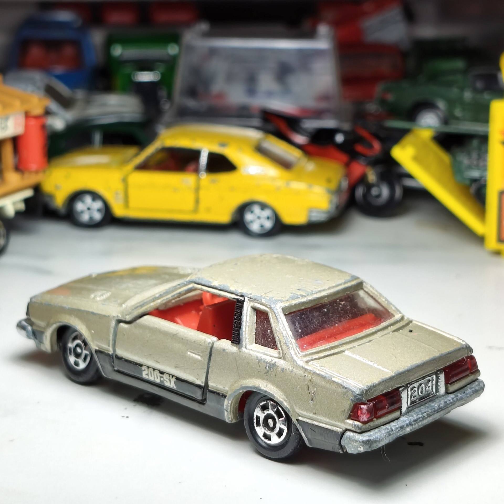 Vintage Nissan Silvia 2000ZSE-X die-cast car for collection