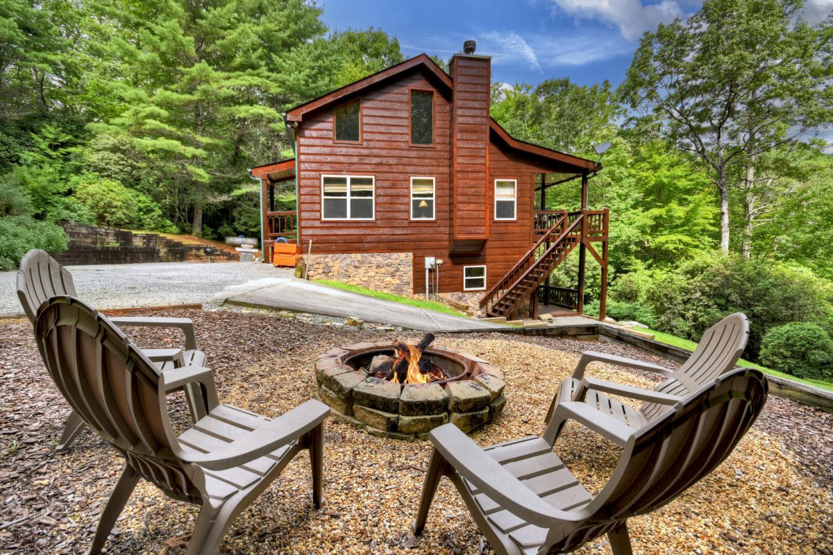 Four Ridges Lodge 2-3 Bed | 3 Bath | Sleeps 8 This cabin offers a quiet ...