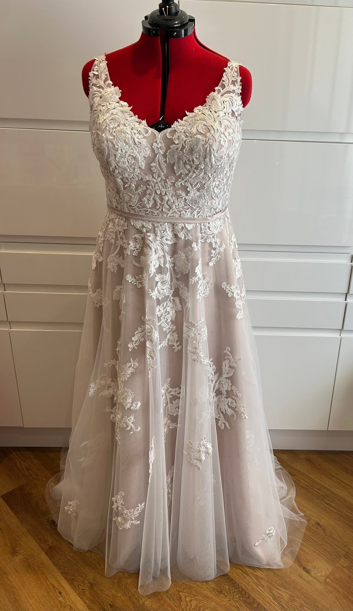 strapless crinkle chiffon dress with cascade skirt tailor shop custom made – Shenzhen Stephanie Apparel Ltd. Shenzhen Tailor Color:F18 The fitted waist enhances 11-14-24 Hot Pink Linen Dress
