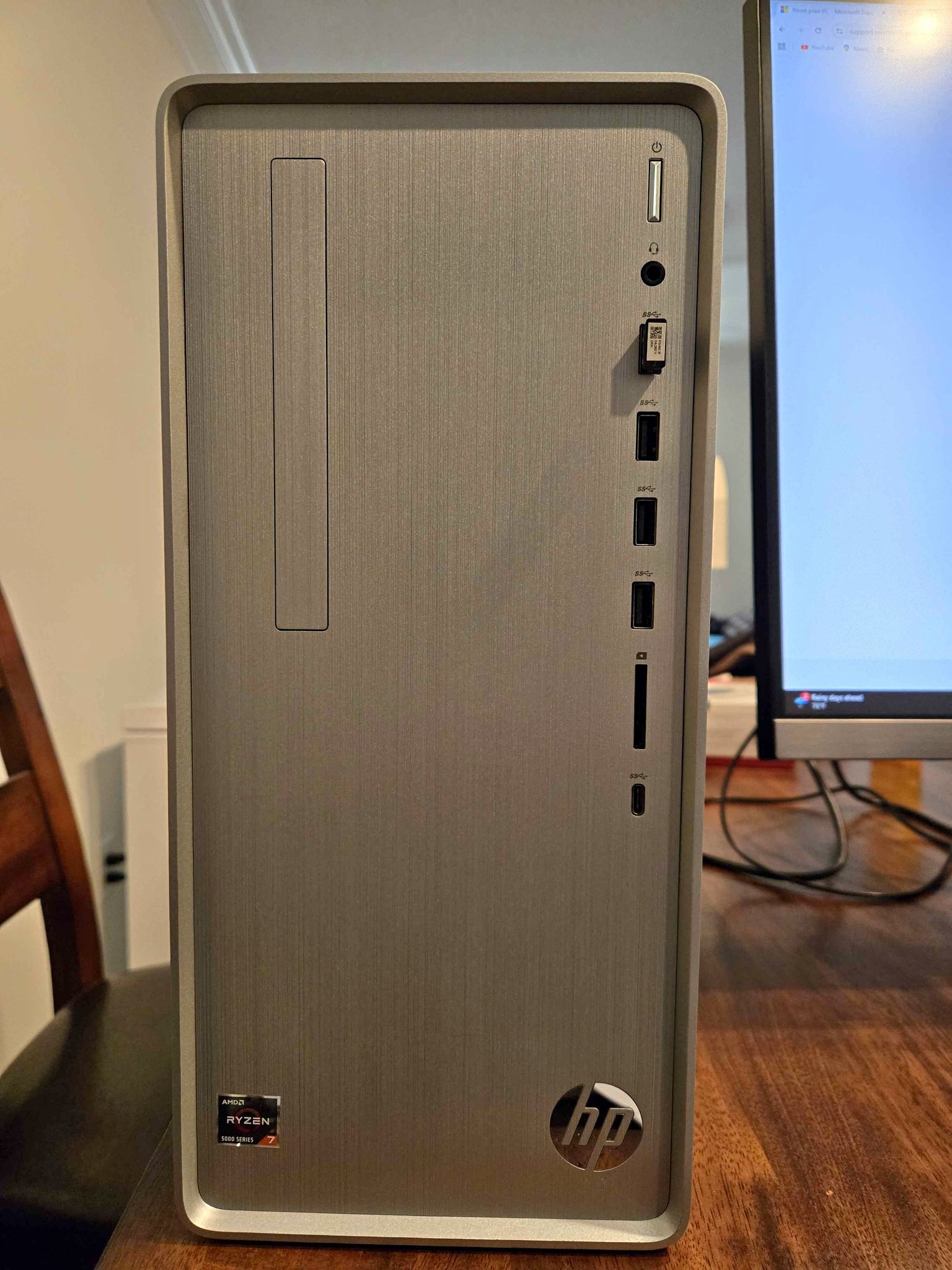 HP Pavilion P6000 Computer (Windows 10) & Monitor - Desktop Computers ...