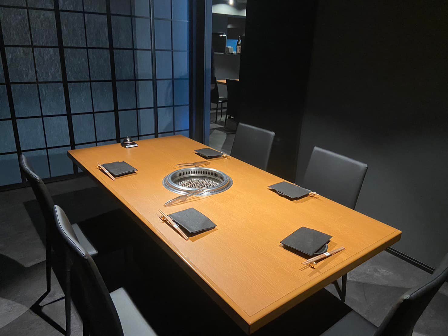 小野塚和馬 is at 焼肉 犇 中野坂上.