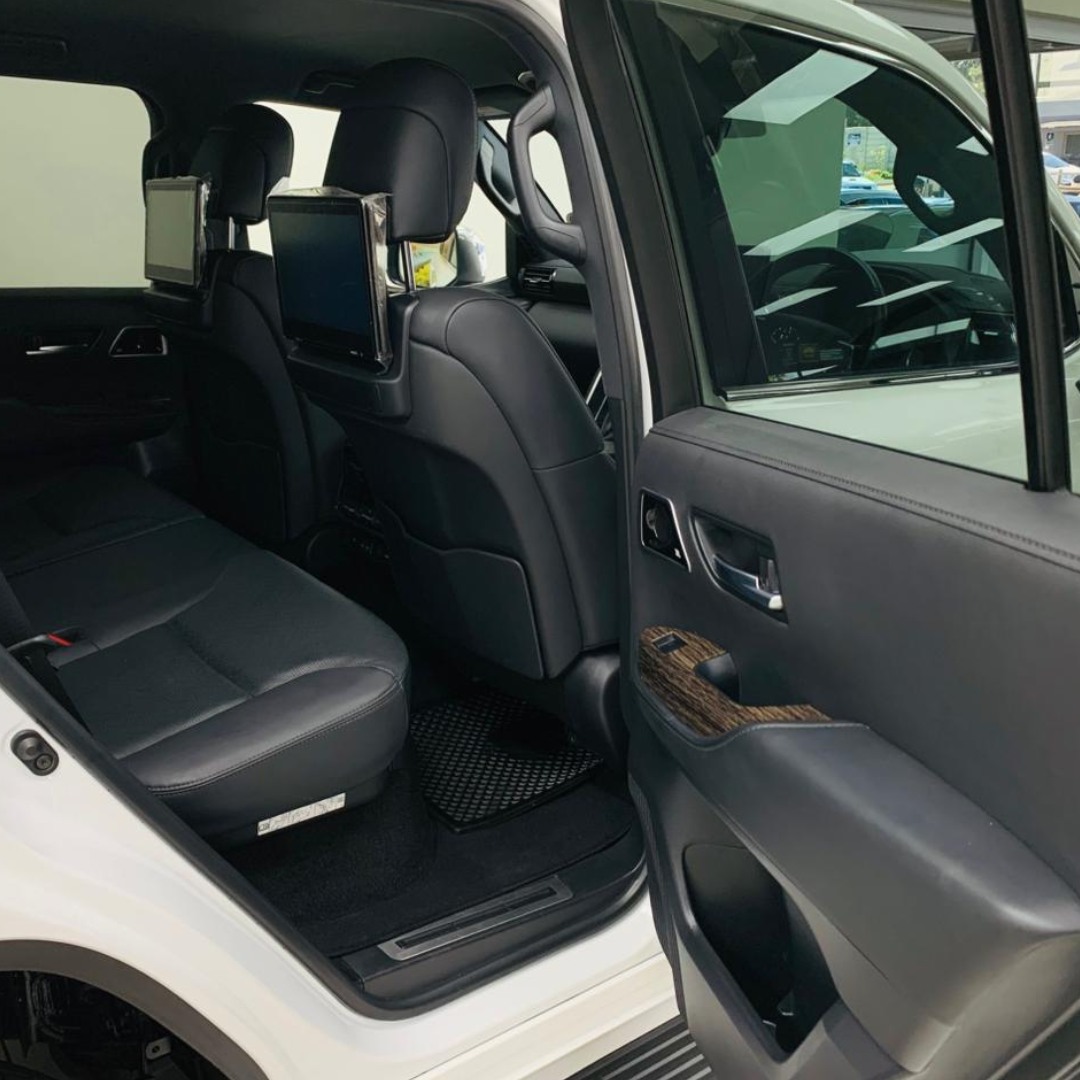 2023 TOYOTA LAND CRUISER 300 V6 3.3D ZX 30 000KM R1,849 900.00