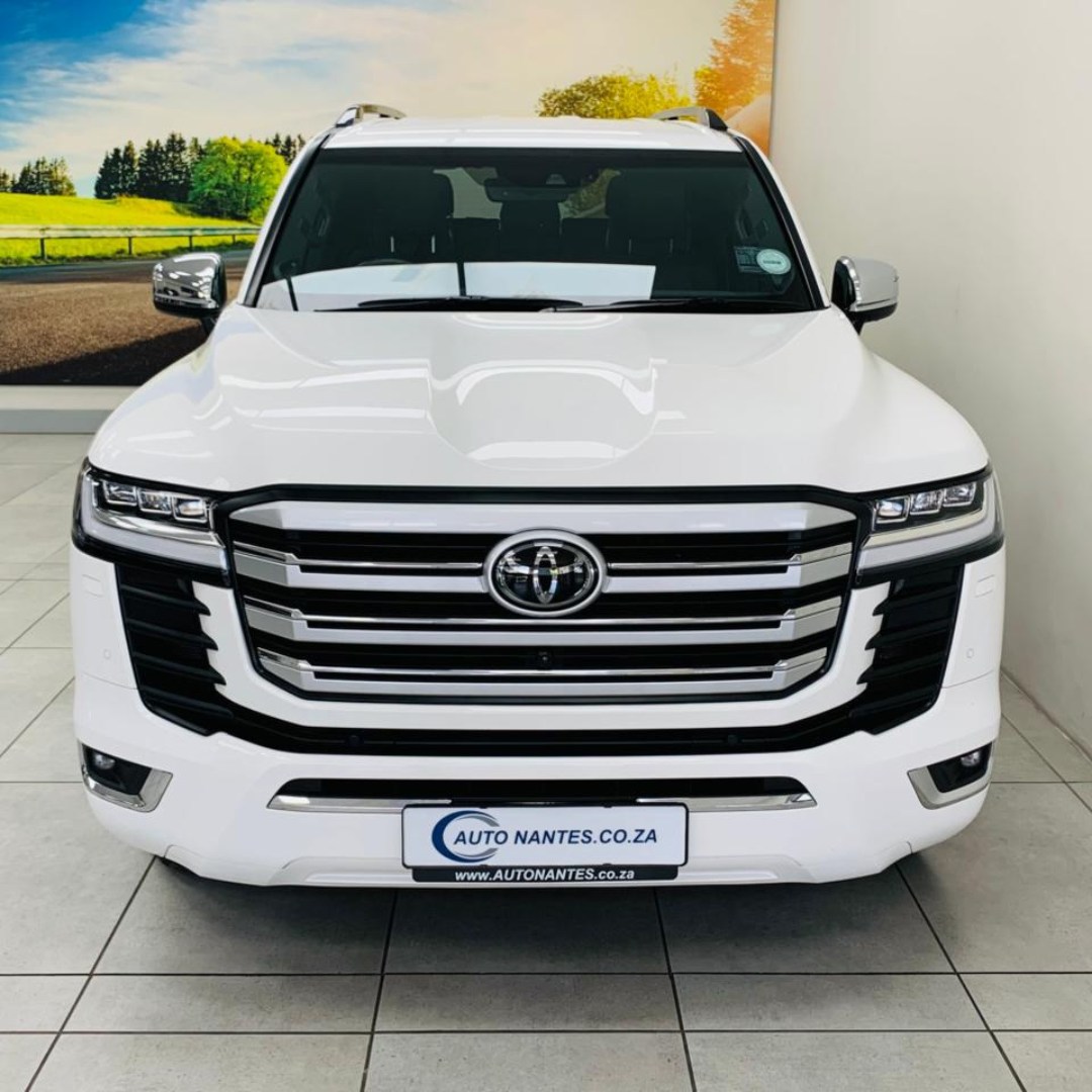 2023 TOYOTA LAND CRUISER 300 V6 3.3D ZX 30 000KM R1,849 900.00