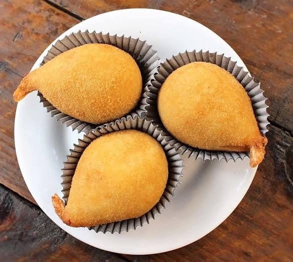 Camarões - Coxinha de Camarão 🦐 Ingredientes: Massa: 3 xícaras de água ...