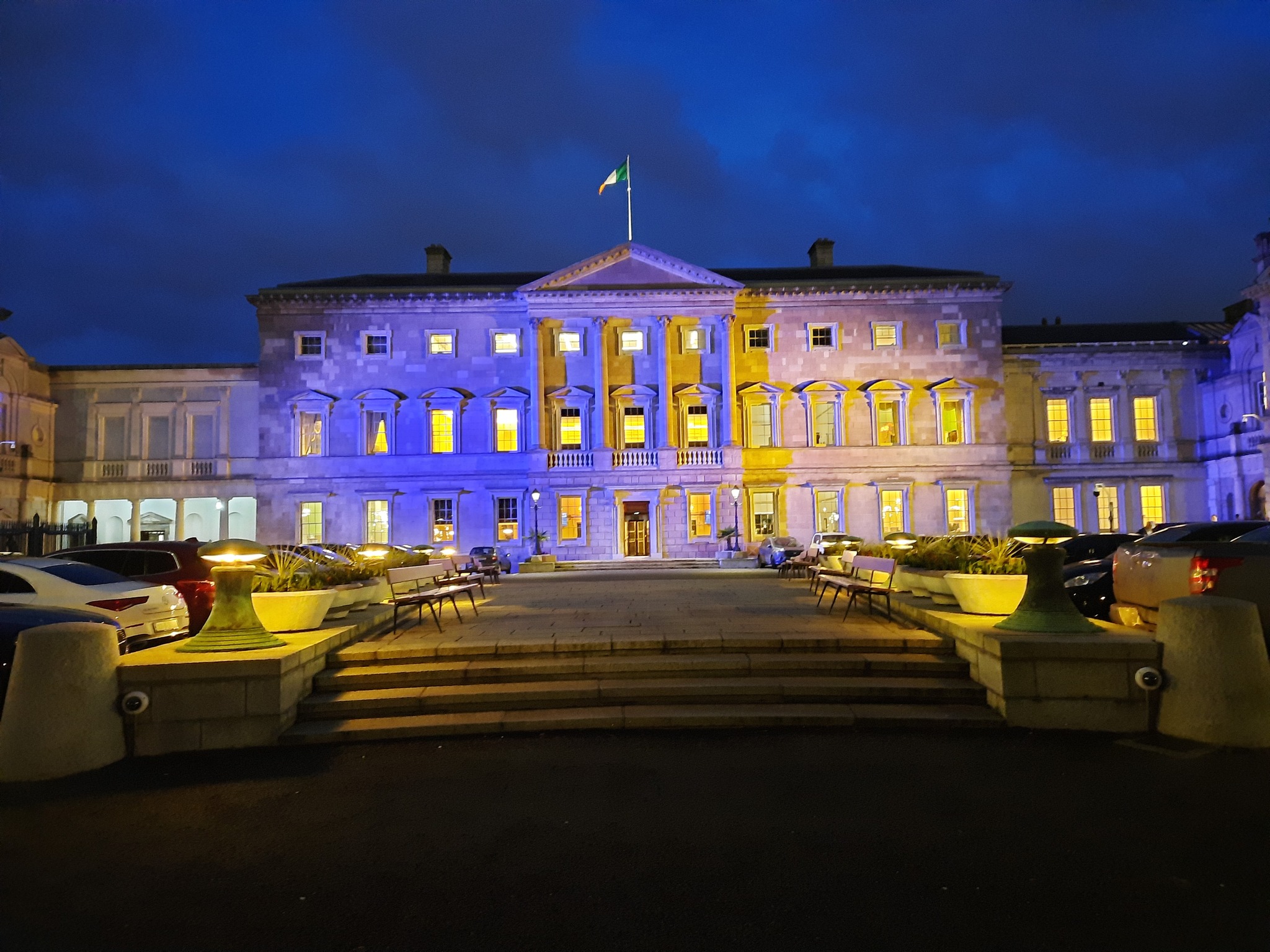 Last night, the west façade of... - Houses of the Oireachtas | Facebook