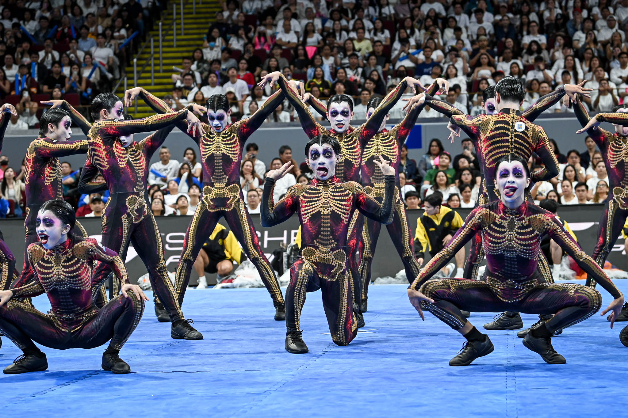 Tiebreaker - #LOOK: SHAKE, RATTLE, AND ROAR 🐯 The UST Salinggawi Dance ...