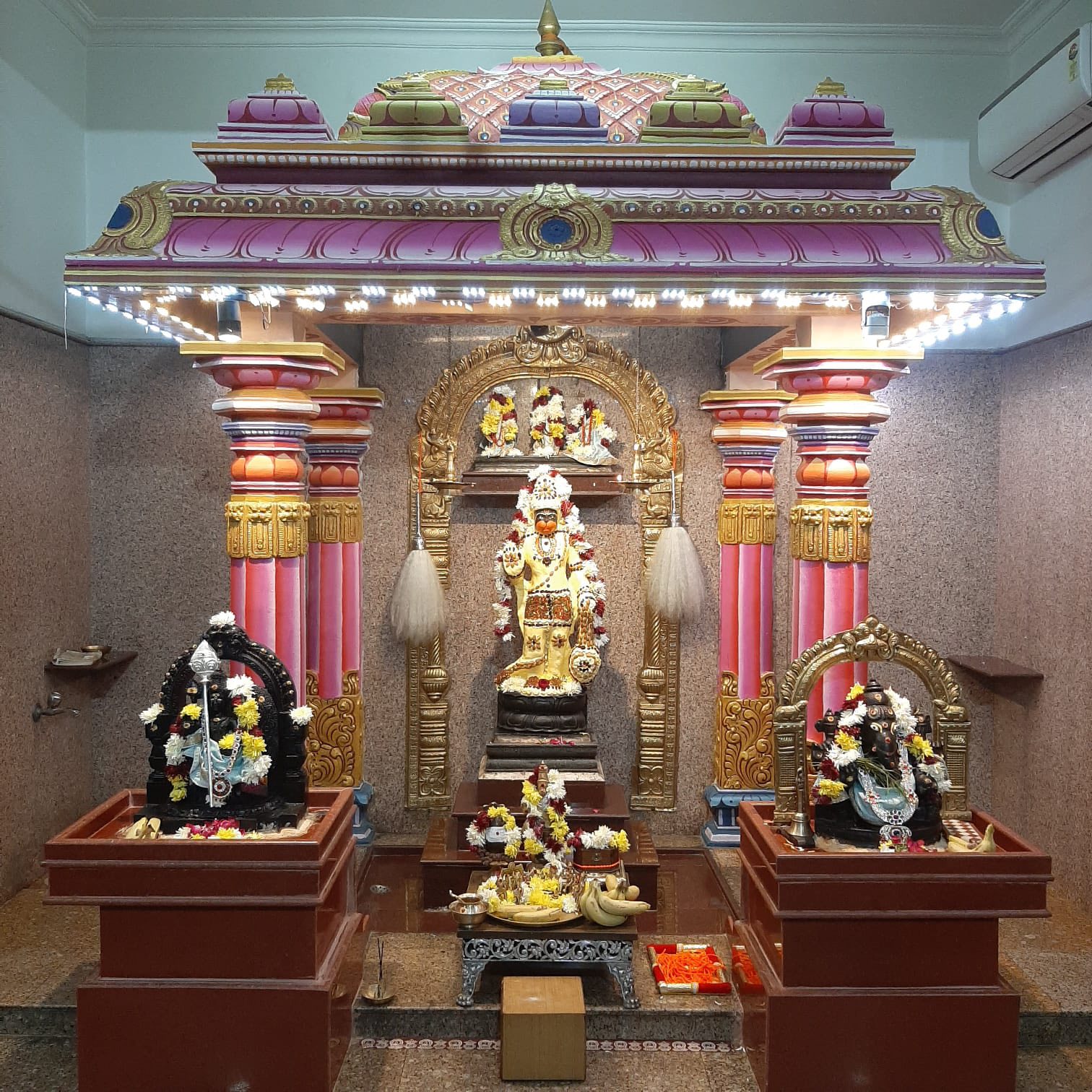 Hanuman Dwarka Mandir - 4/11/2021 • Darshan at HDM • Om Namo Hanumate ...