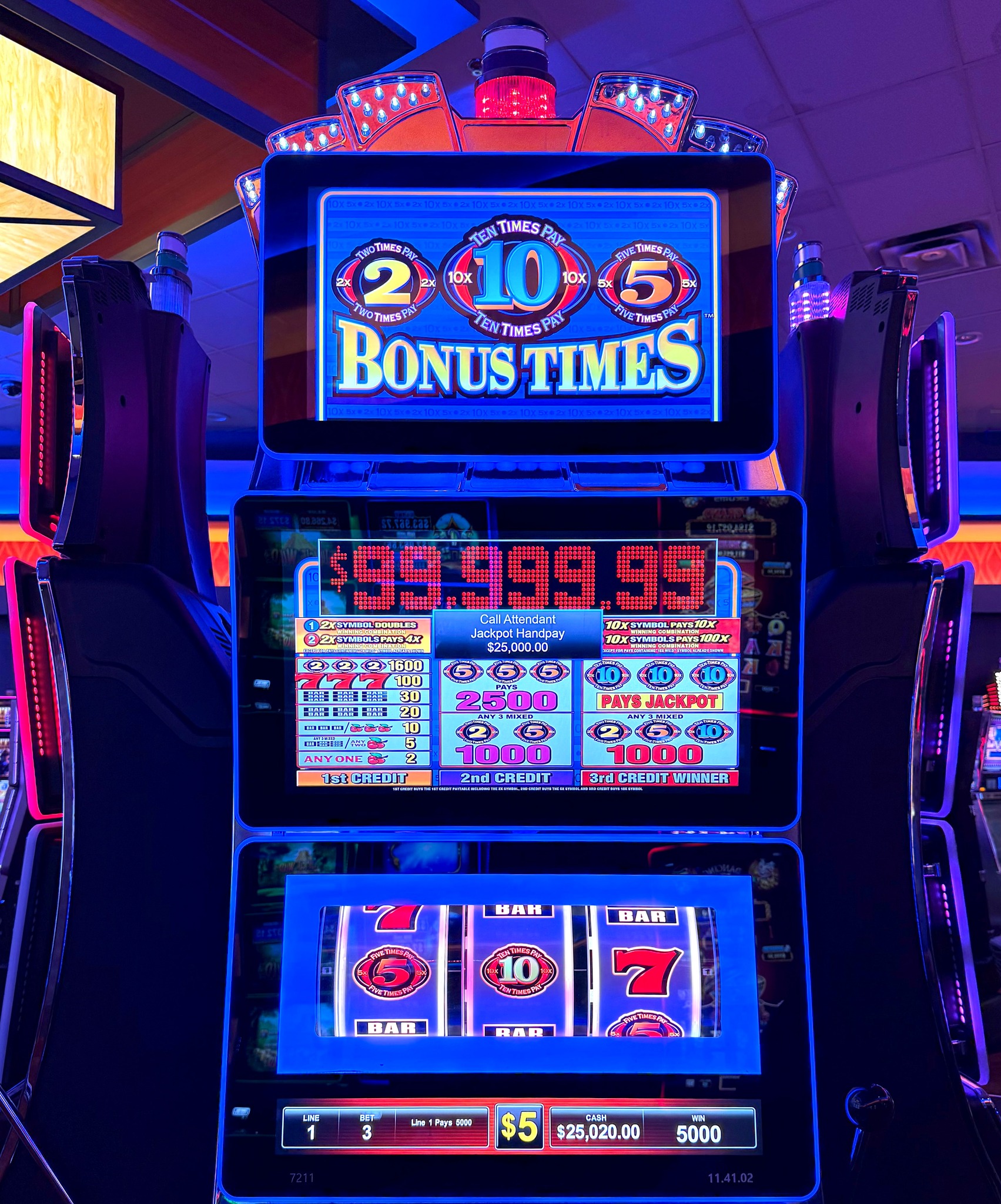 Lucky Pays Casino interface showcasing bonus offers