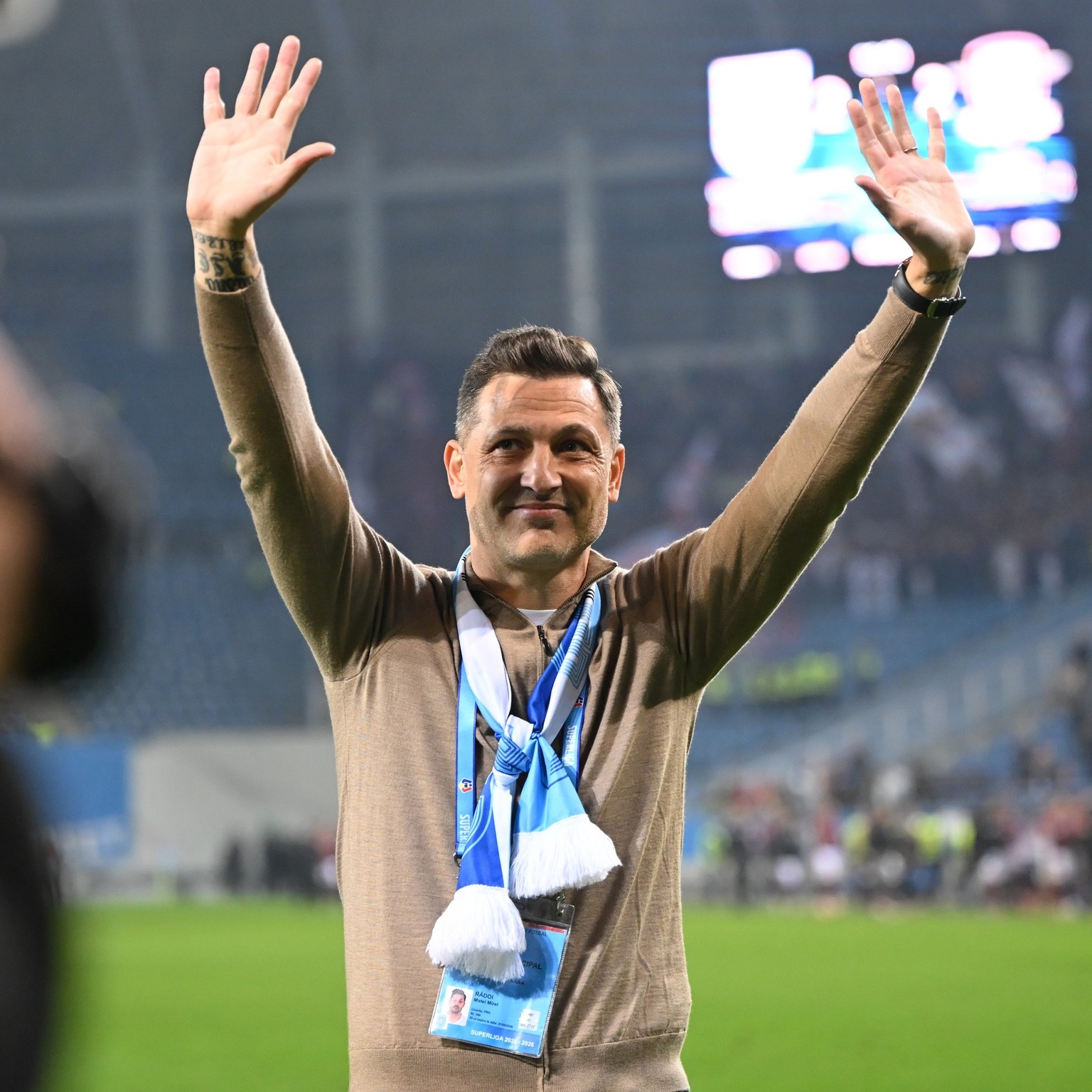 Prima Sport - Mirel Rădoi, „măcelărit” de fostul... | Facebook