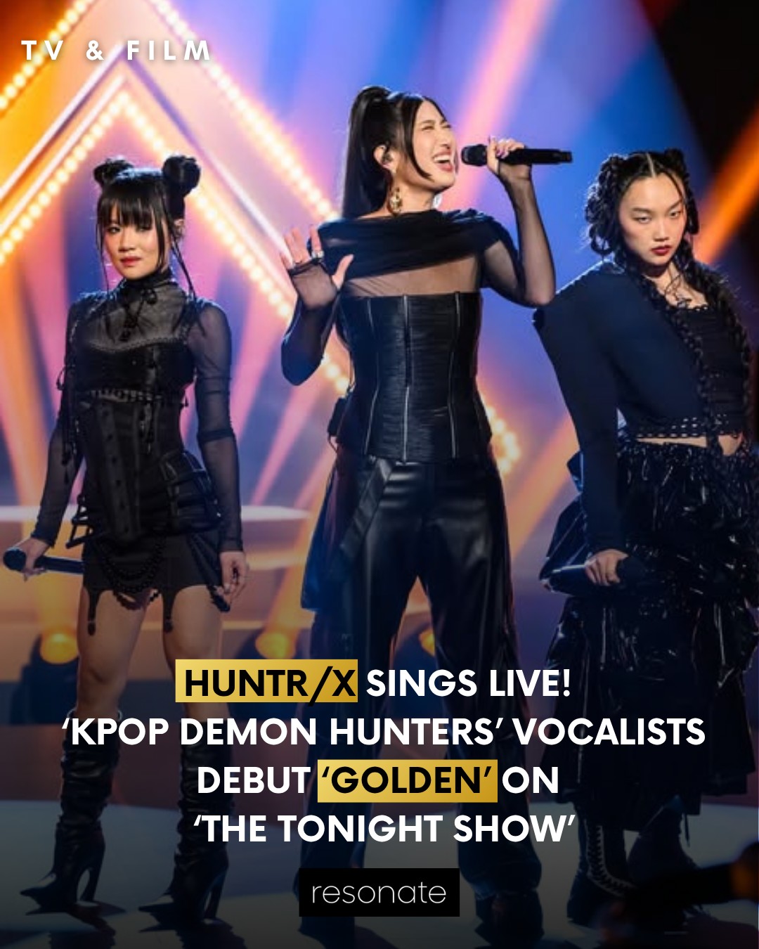 Izna's Bang Jeemin, Choi Jungeun, and Jeong Saebi delivered a live
