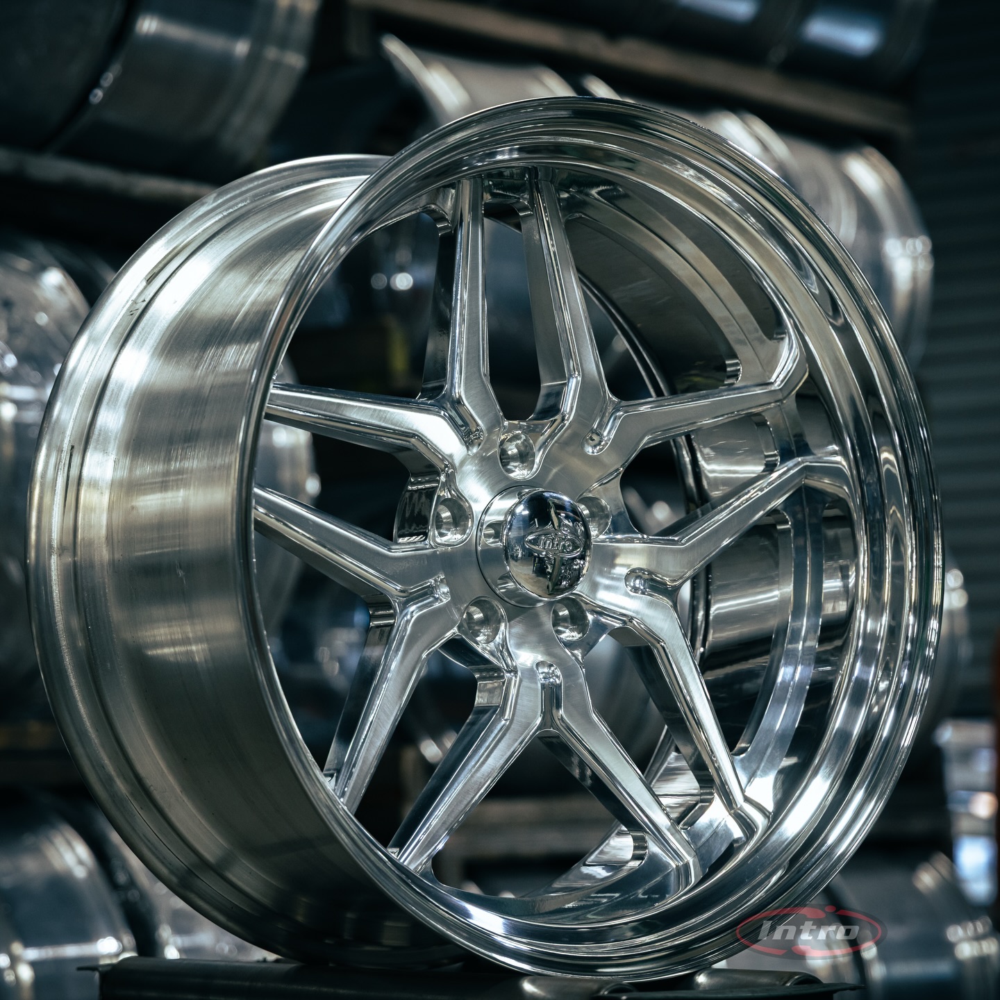 Intro Wheels - Red Turns Heads 🔥 28x9/28x12 Infamous... | Facebook