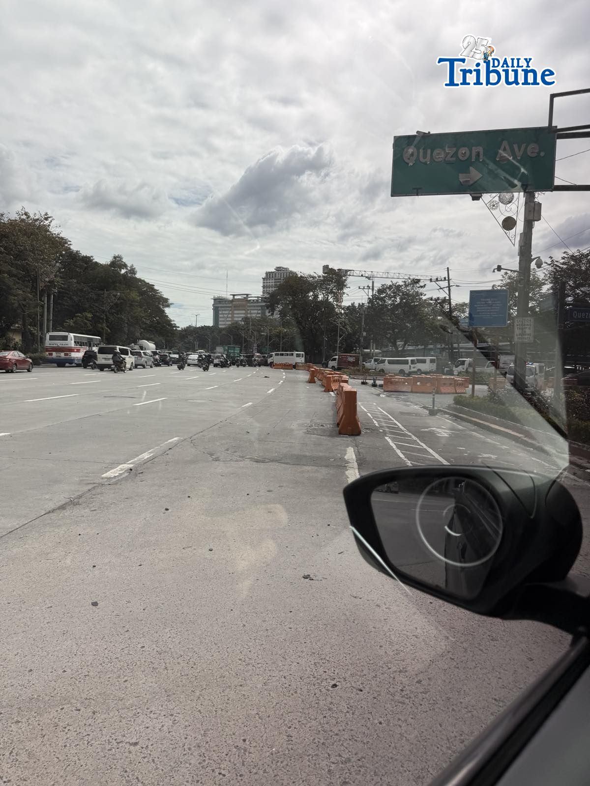 Daily - ANO NA, MMDA? As of 11AM, the innermost lanes of #QuezonAvenue ...