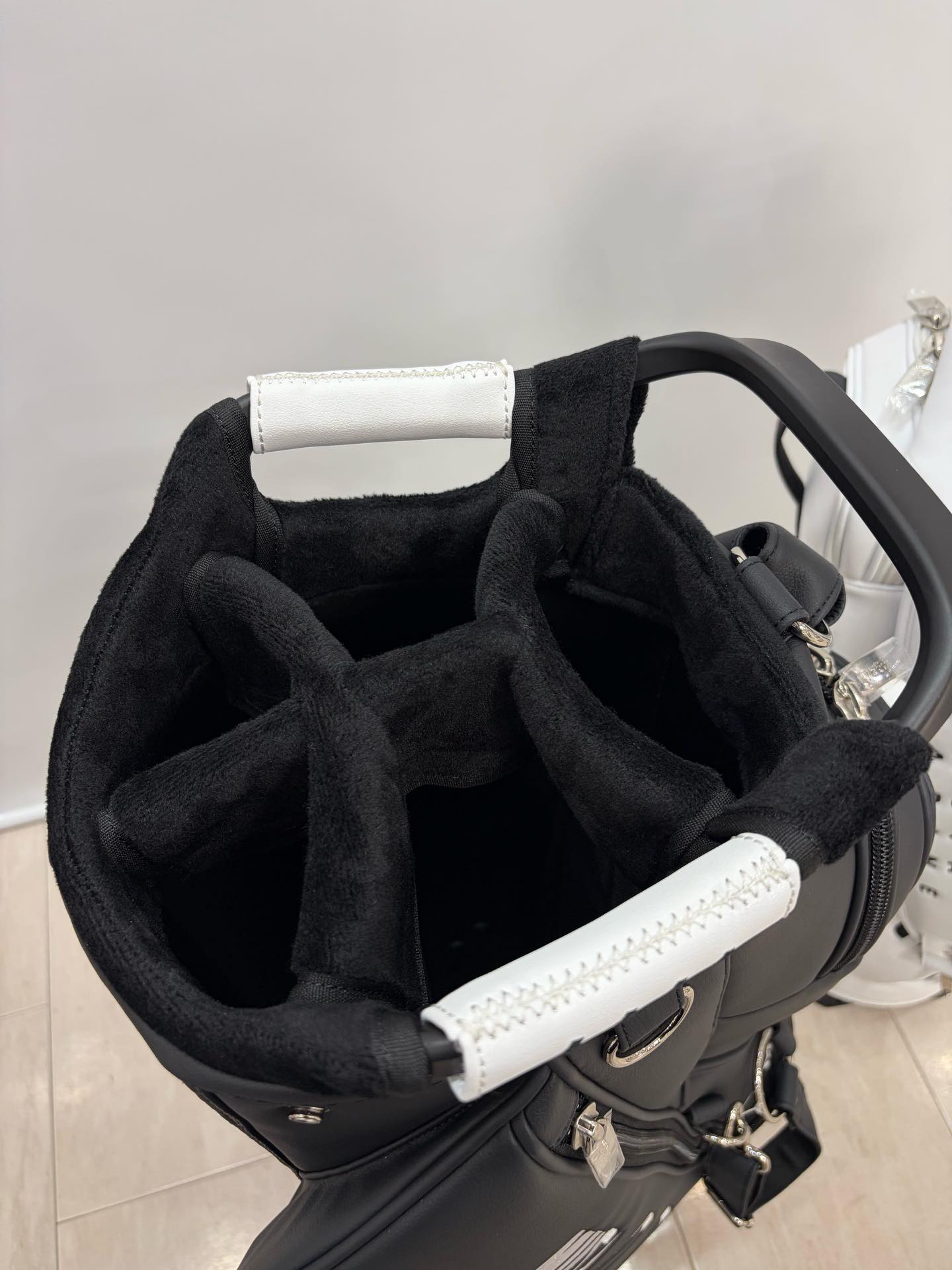 NEW✨️ヘッドカバーセットキャディバッグ😍 ⁡ エシカルレザー素材で