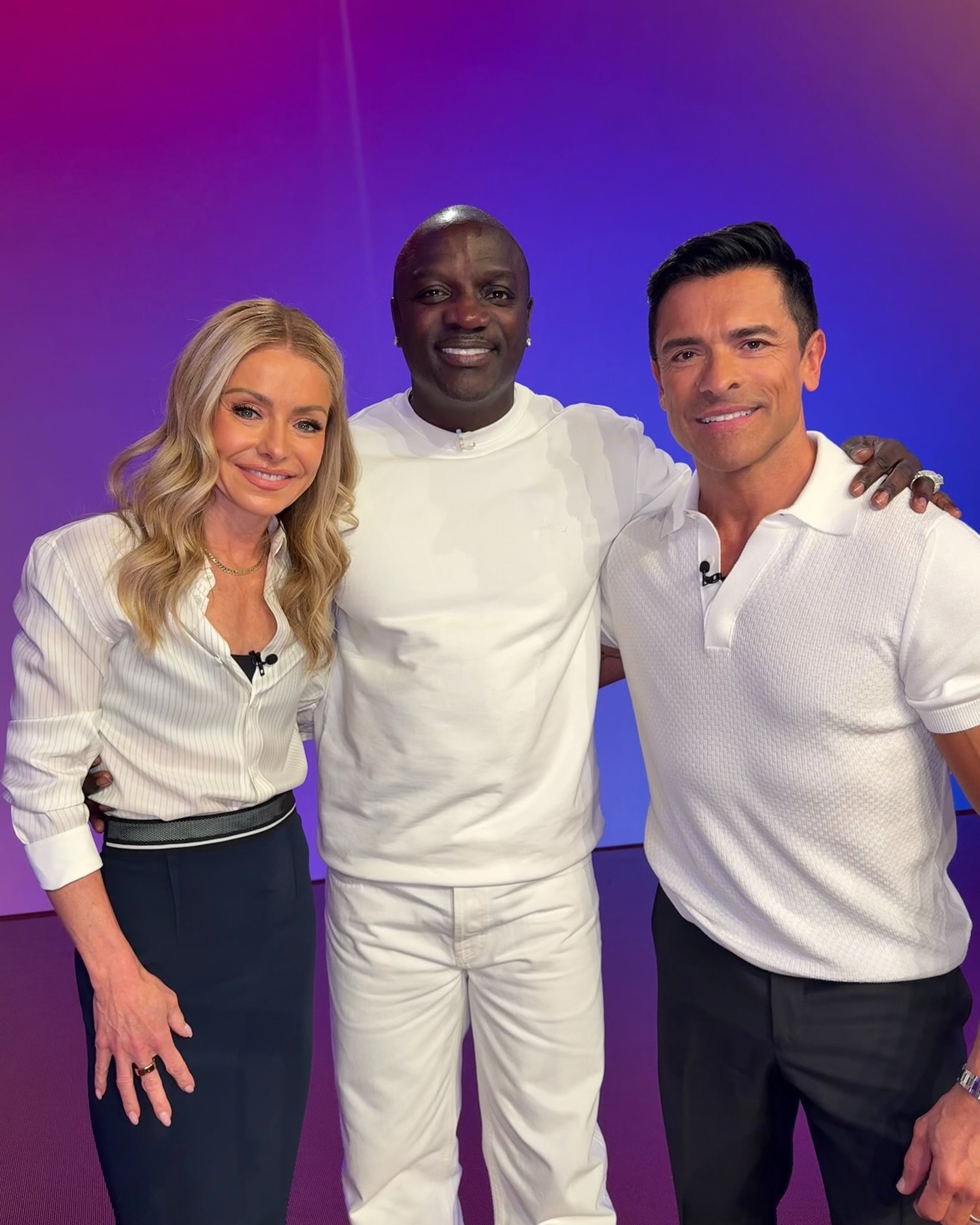 🎶It’s a beautiful day 🎶 @akon - Live with Kelly and Mark | Facebook