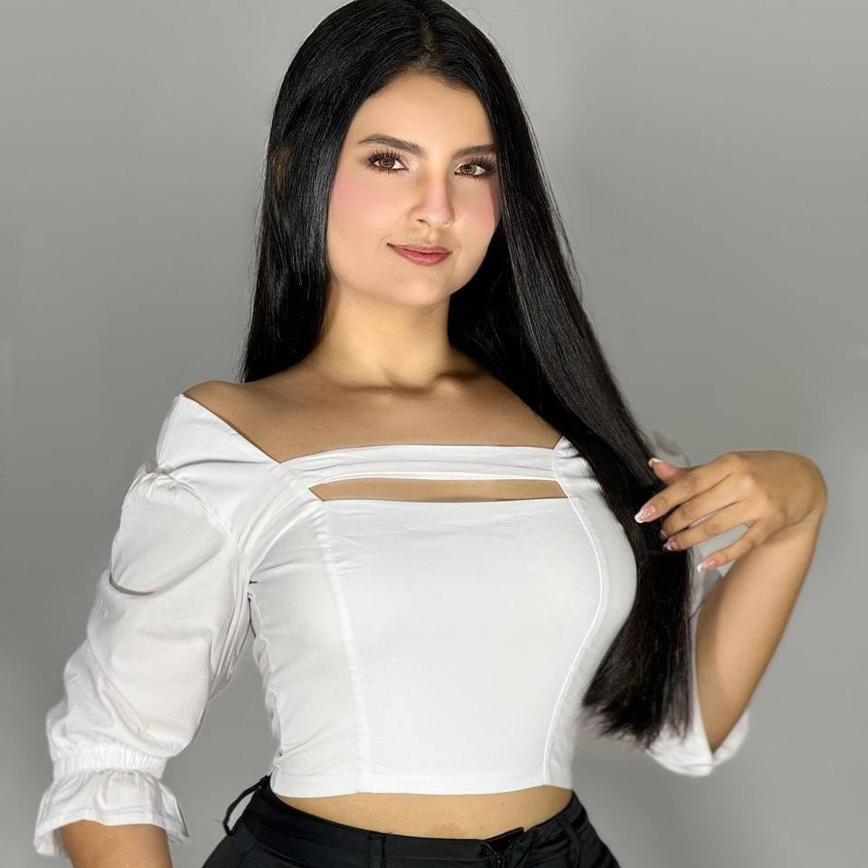 🤍 4. Blusa blanca – REF 985 El blanco simboliza pureza, frescura y ...