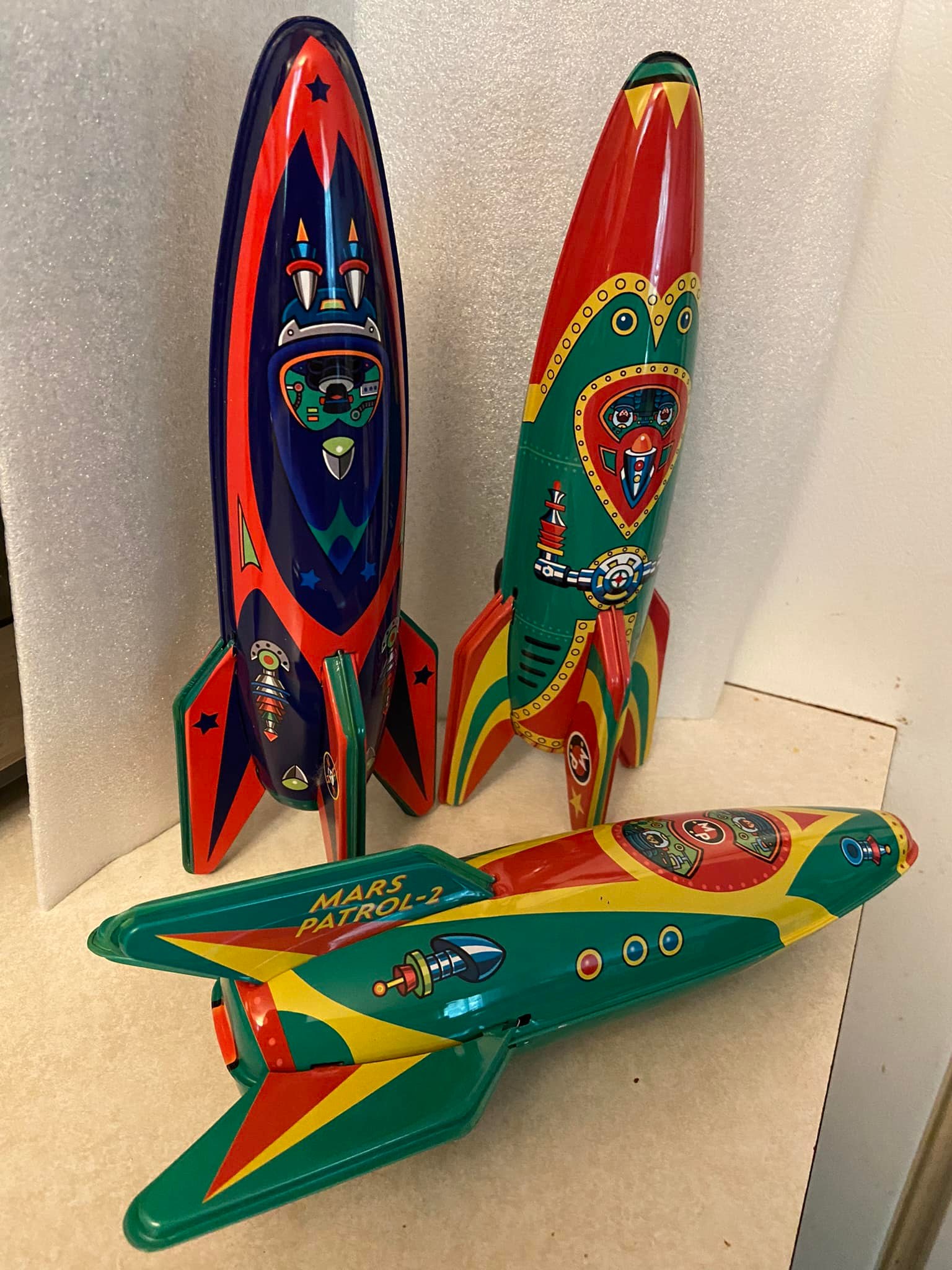 Rocket USA GORT WALKS ブリキ From Rocket USA. Three tin Retro Rockets. Friction powered