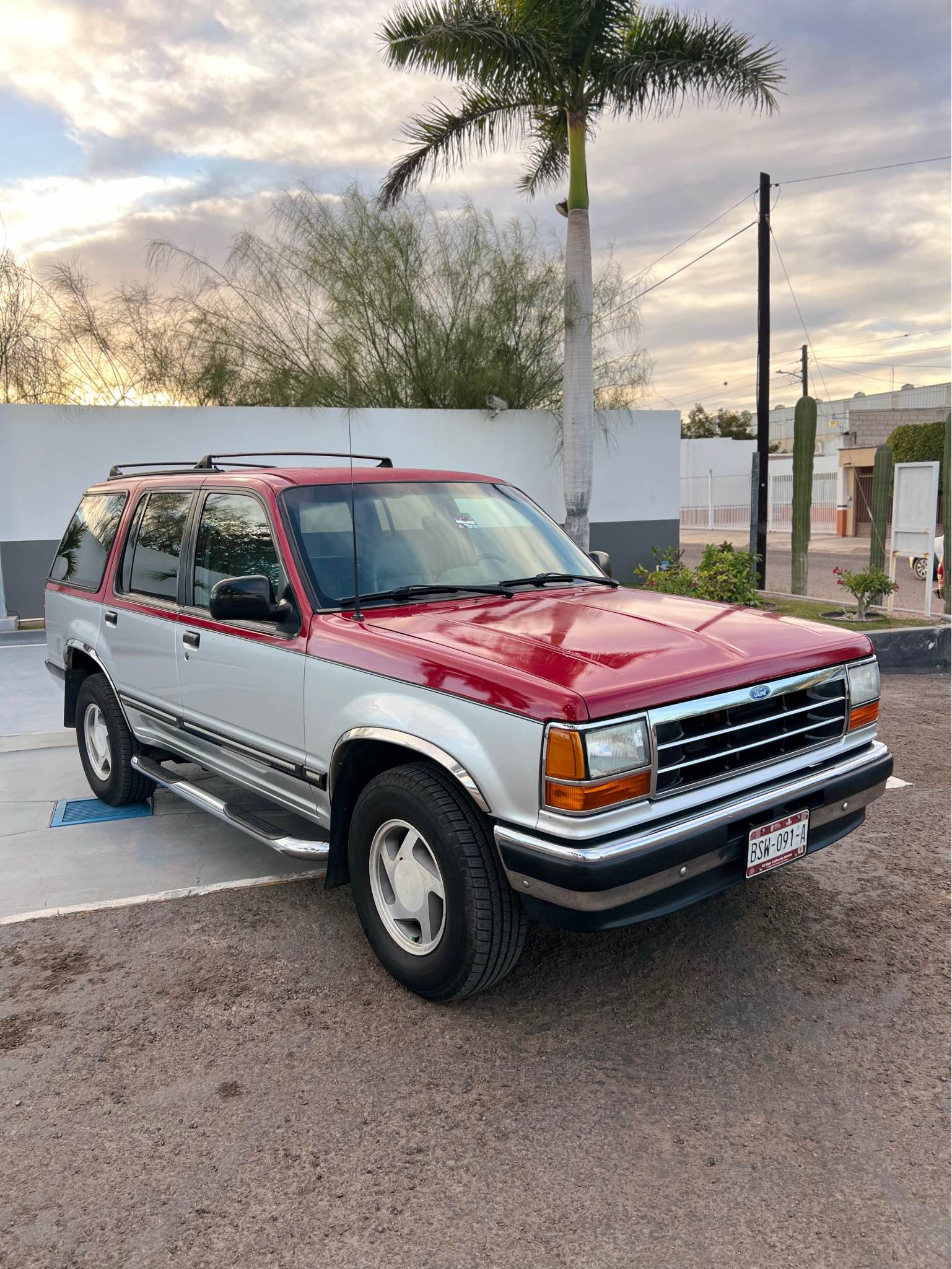 Bisneros de autos y trakalas La Paz B,C,S. | 1991 Ford Explorer · Suv ...