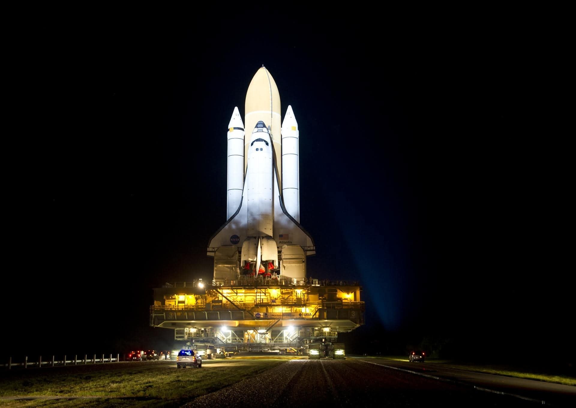 Space - Illuminated against the evening sky, Space Shuttle Atlantis ...