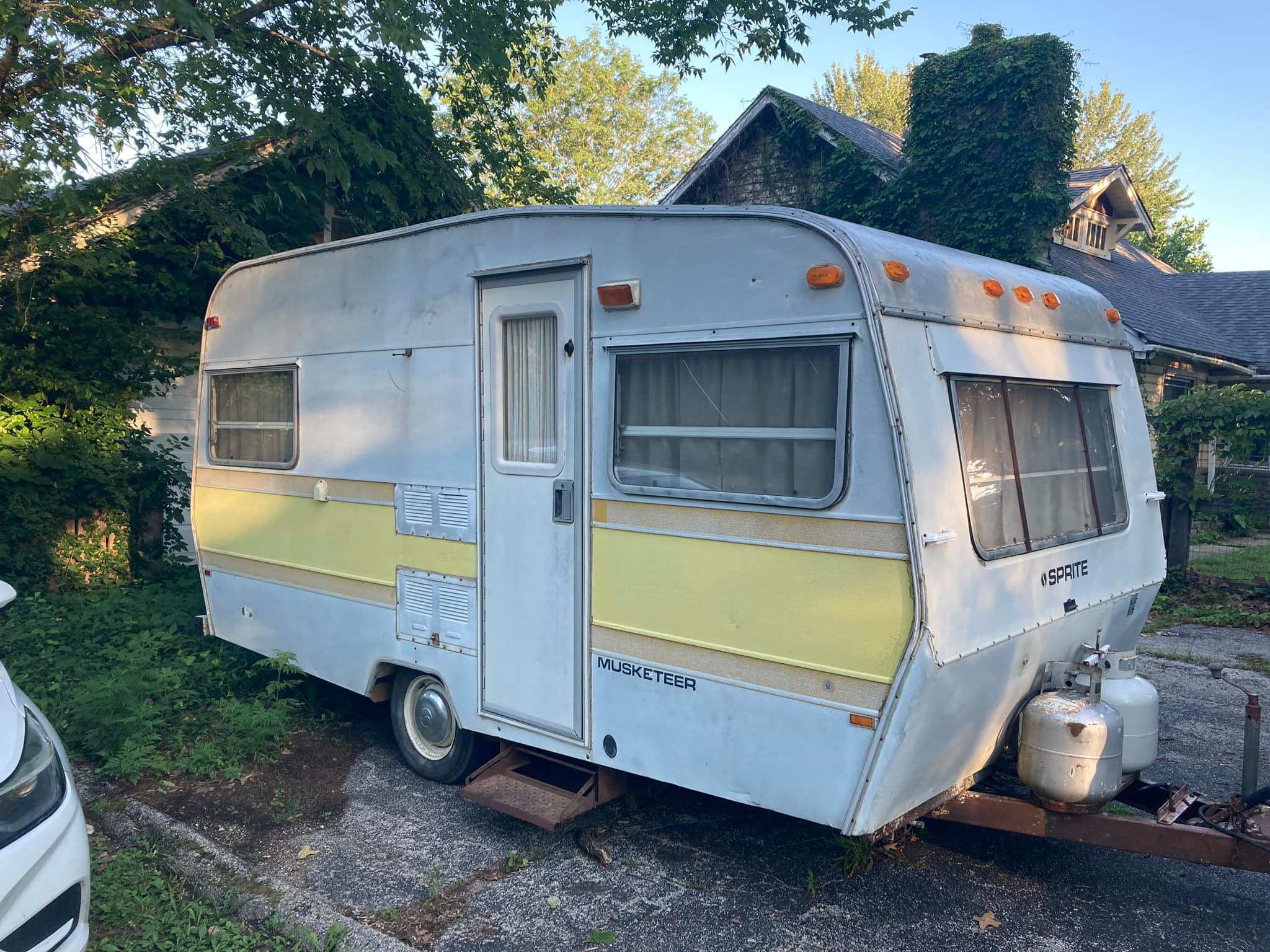 What's known about the '75 Sprite Musketeer camper trailer?