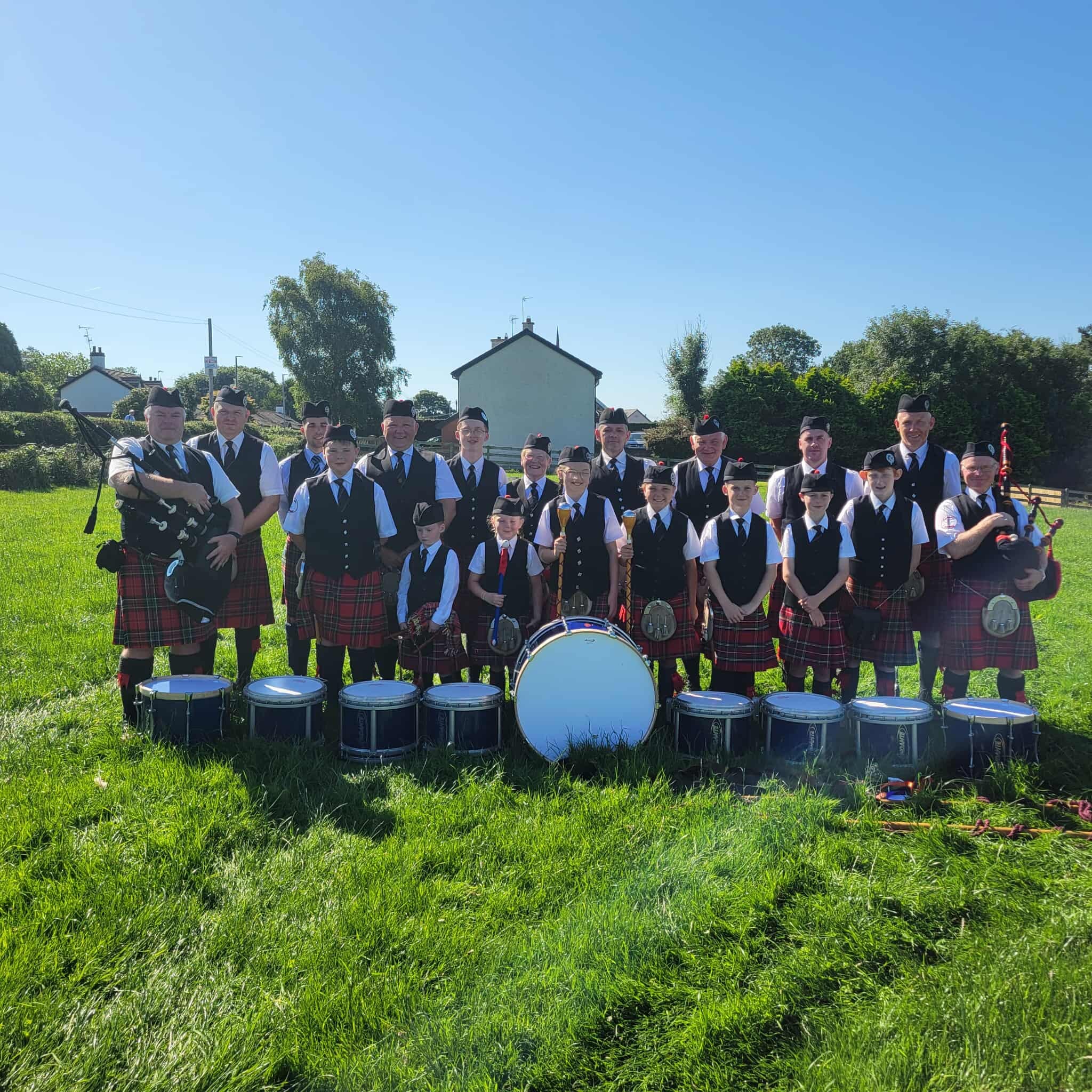 We - Lovely photo of Rasharkin Pipeband with their new Andante drums ...