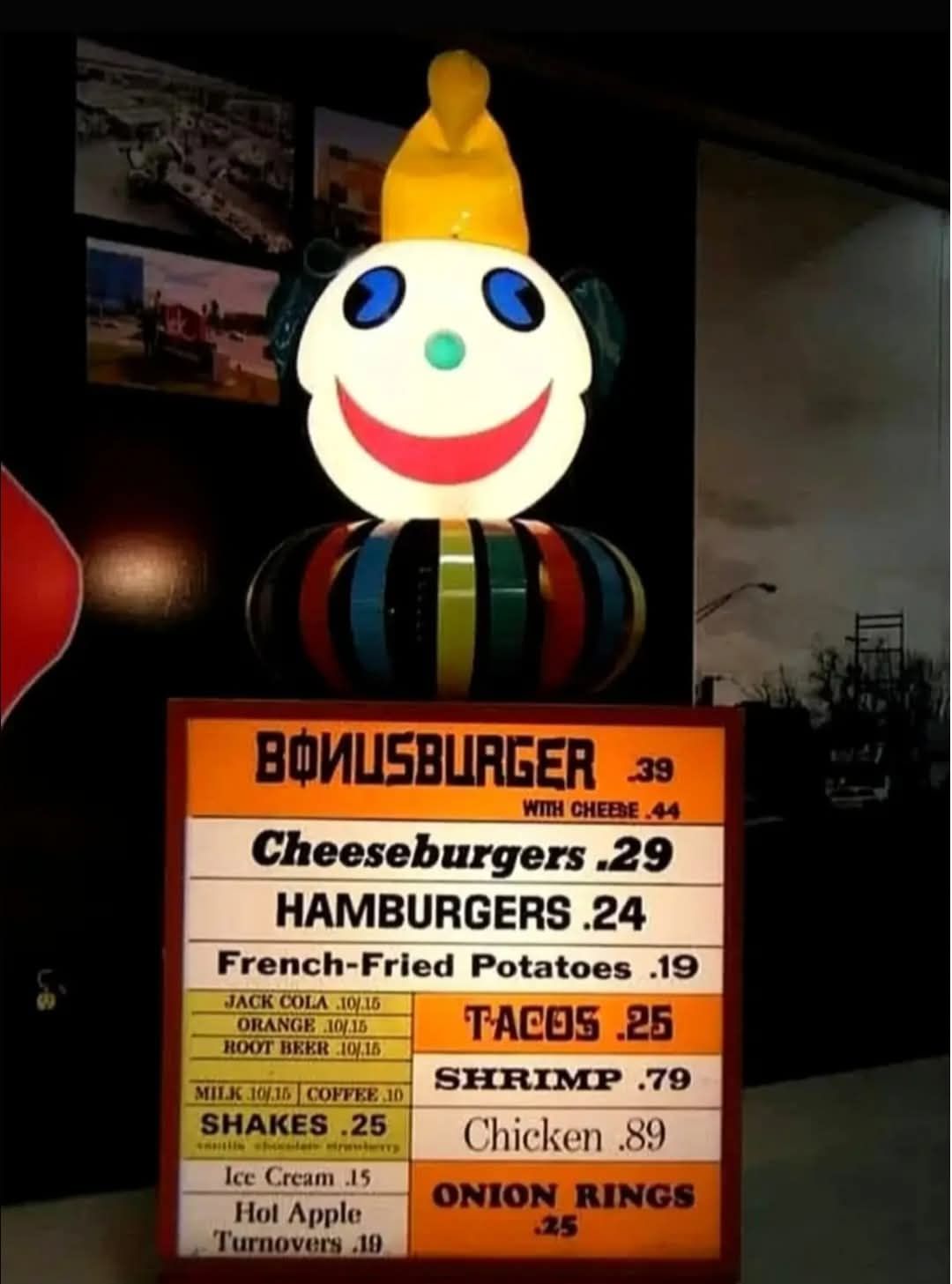ビンテージ ジャックインザボックス メニュー 看板 Jack In The Box menu in the 1970's! Three burgers, a fish sandwich