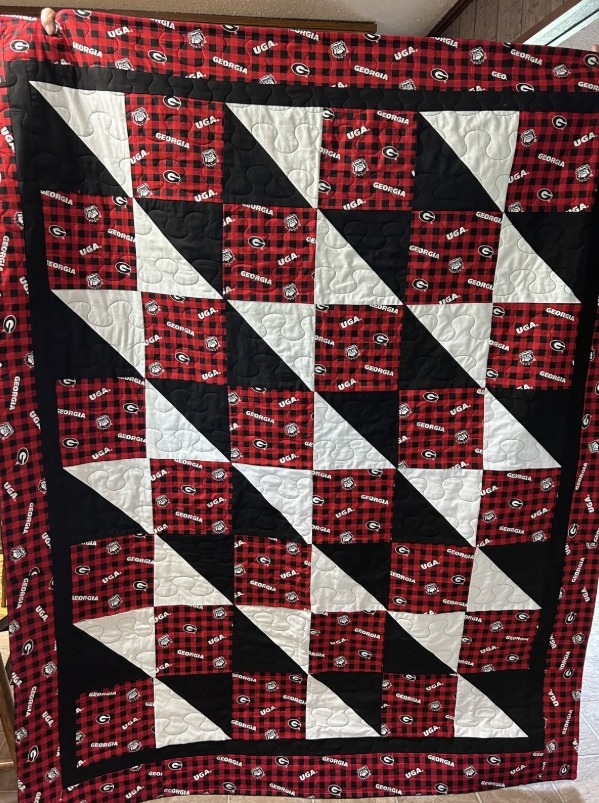 CK - Bold collegiate style in red and black Free Pattern: https://cutt ...