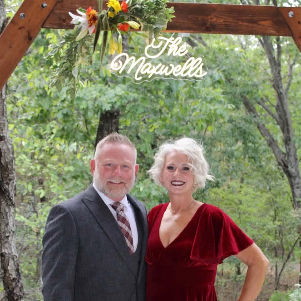 Selling the remainder of the wedding... - Angie Mead Maxwell | Facebook