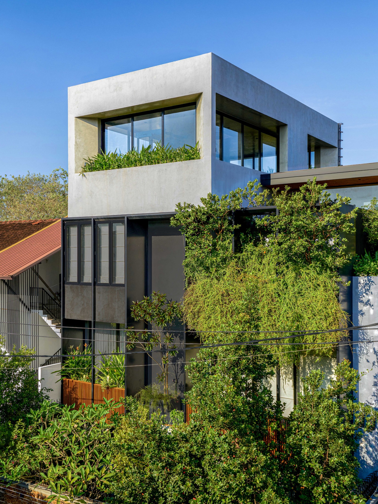 Sri Lankan house with tropical modernism design