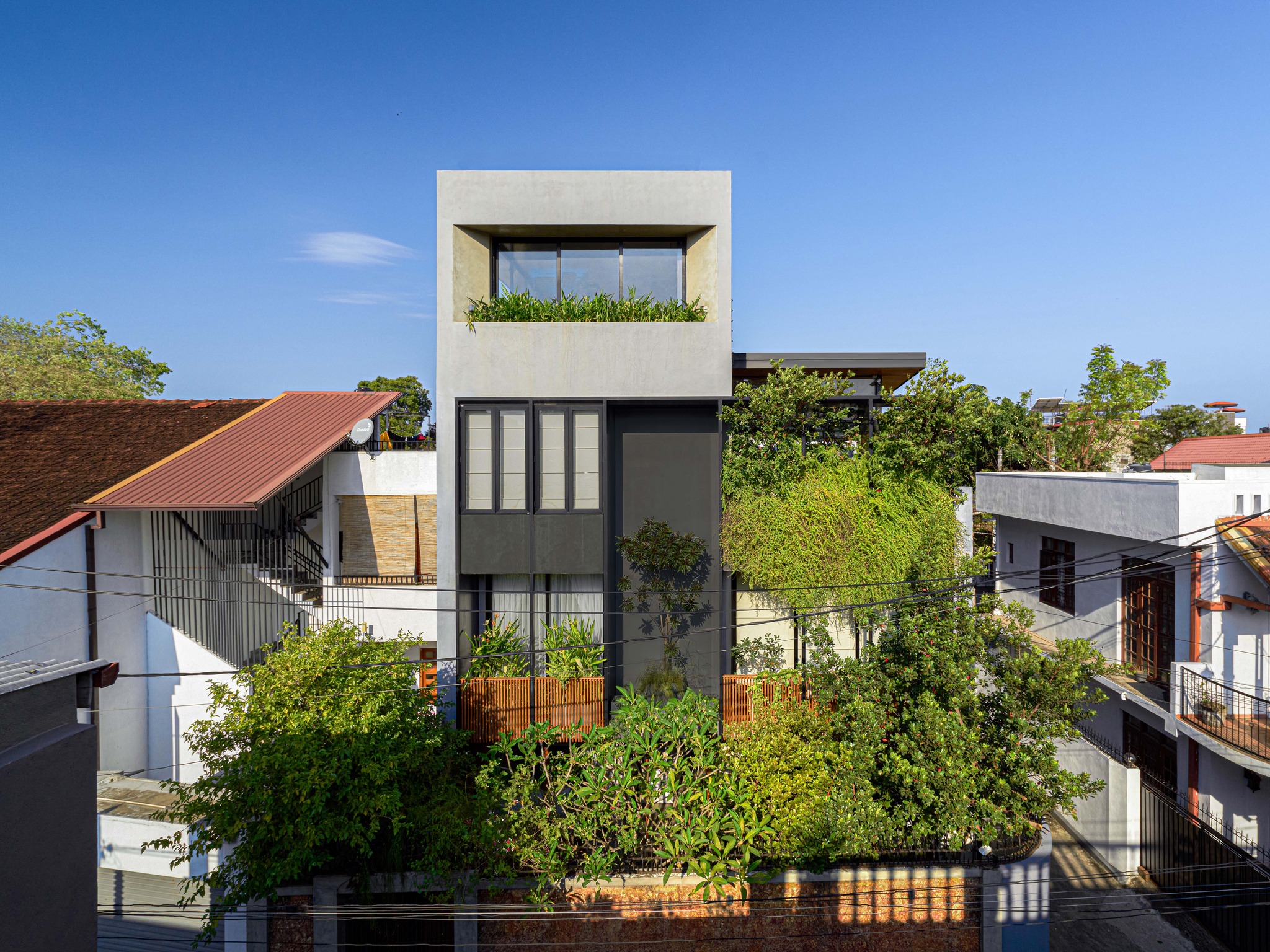 Sri Lankan house with tropical modernism design