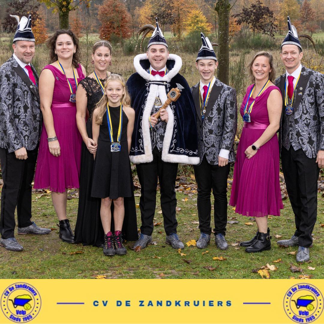 ZandkruiersVelp - Met trots presenteren wij onze prins en zijn gevolg ...